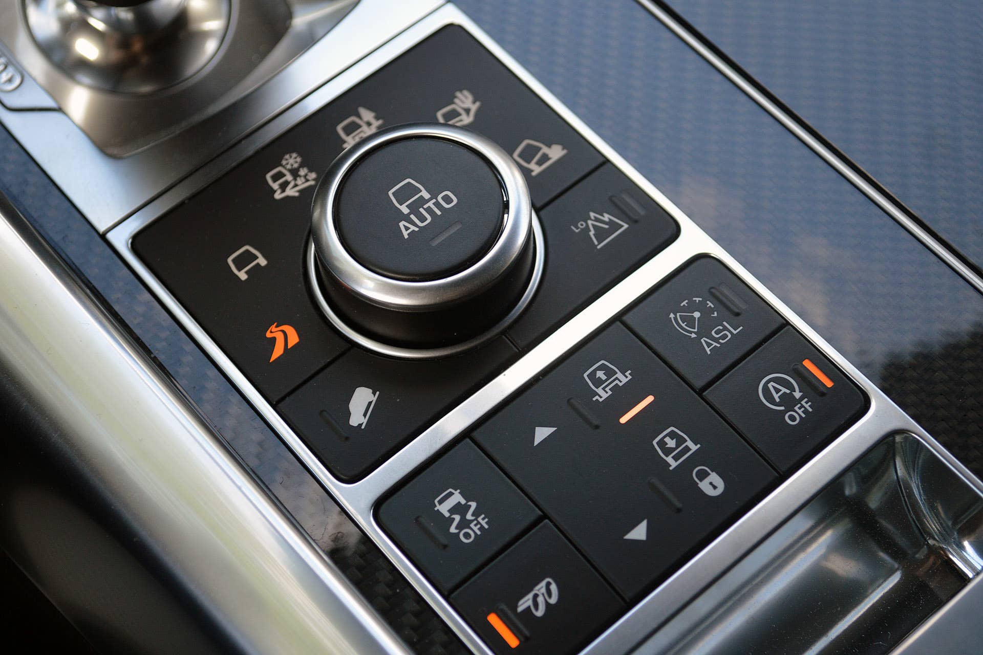 2015 Land Rover Range Rover Sport SVR center console controls