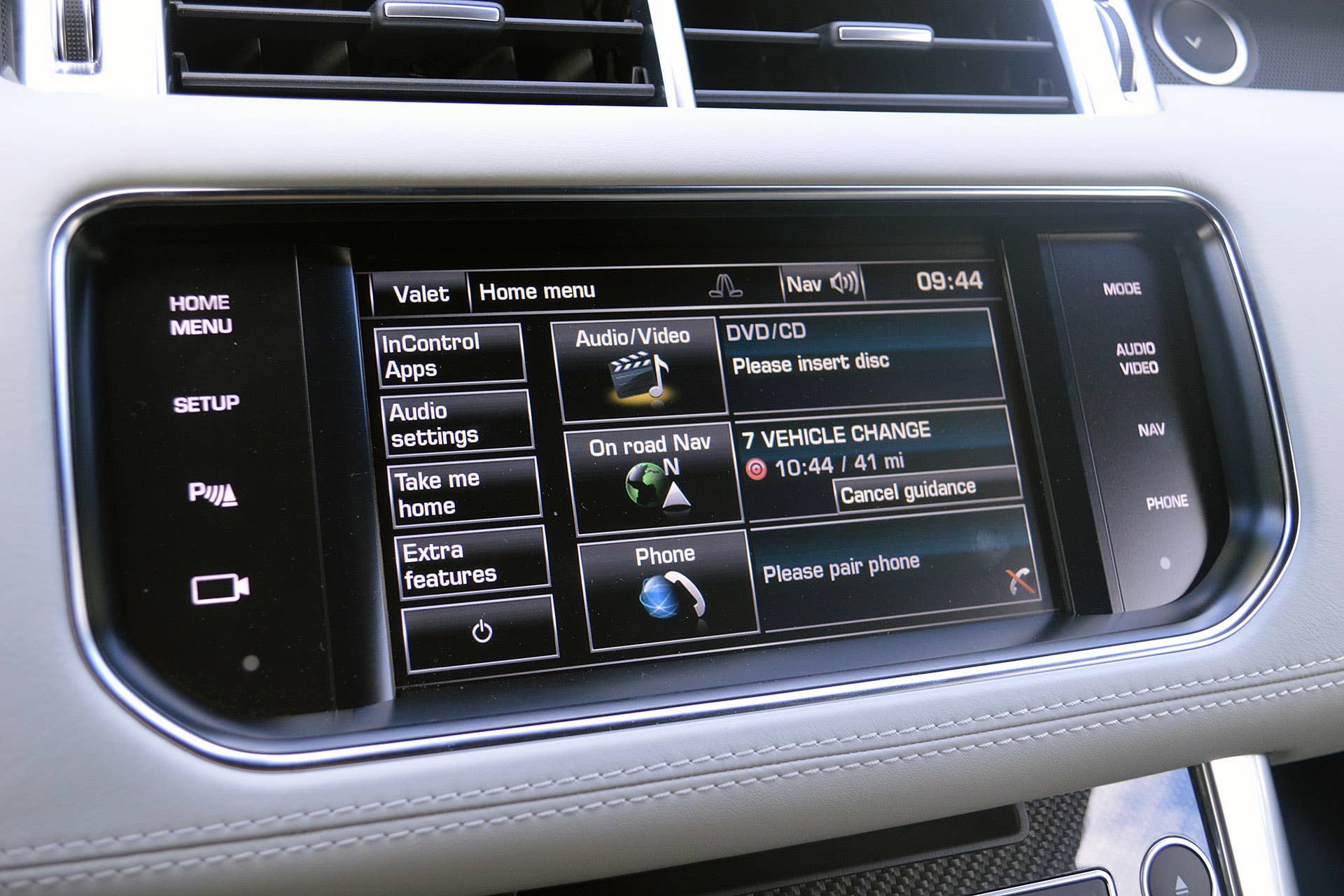 2015 Land Rover Range Rover Sport SVR infotainment system