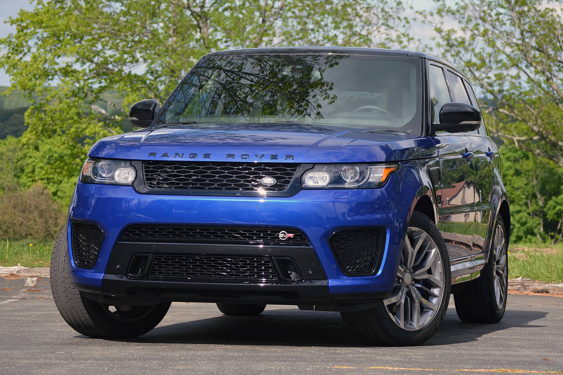 2015 Land Rover Range Rover Sport SVR front 3/4 view