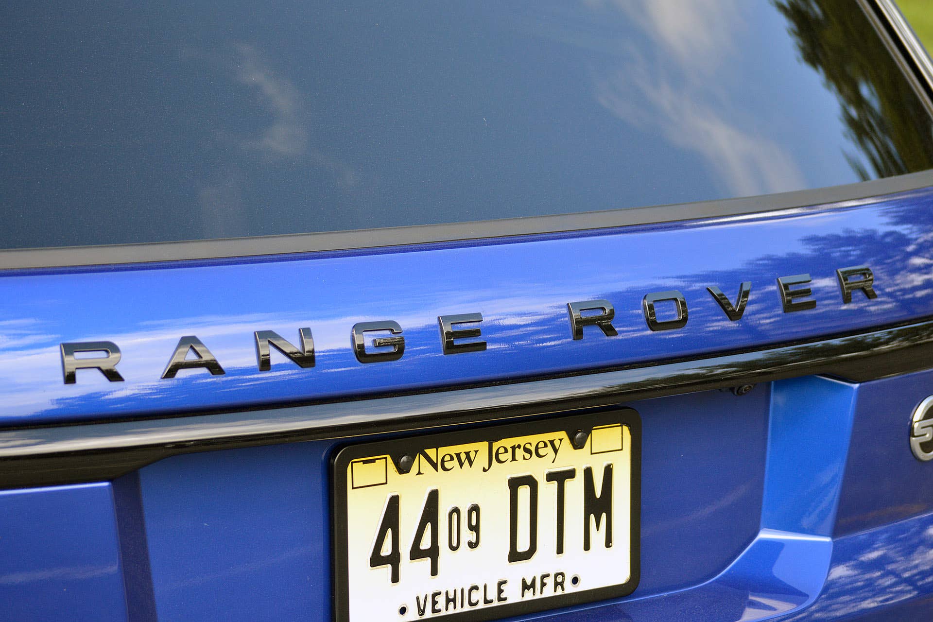 2015 Land Rover Range Rover Sport SVR badge