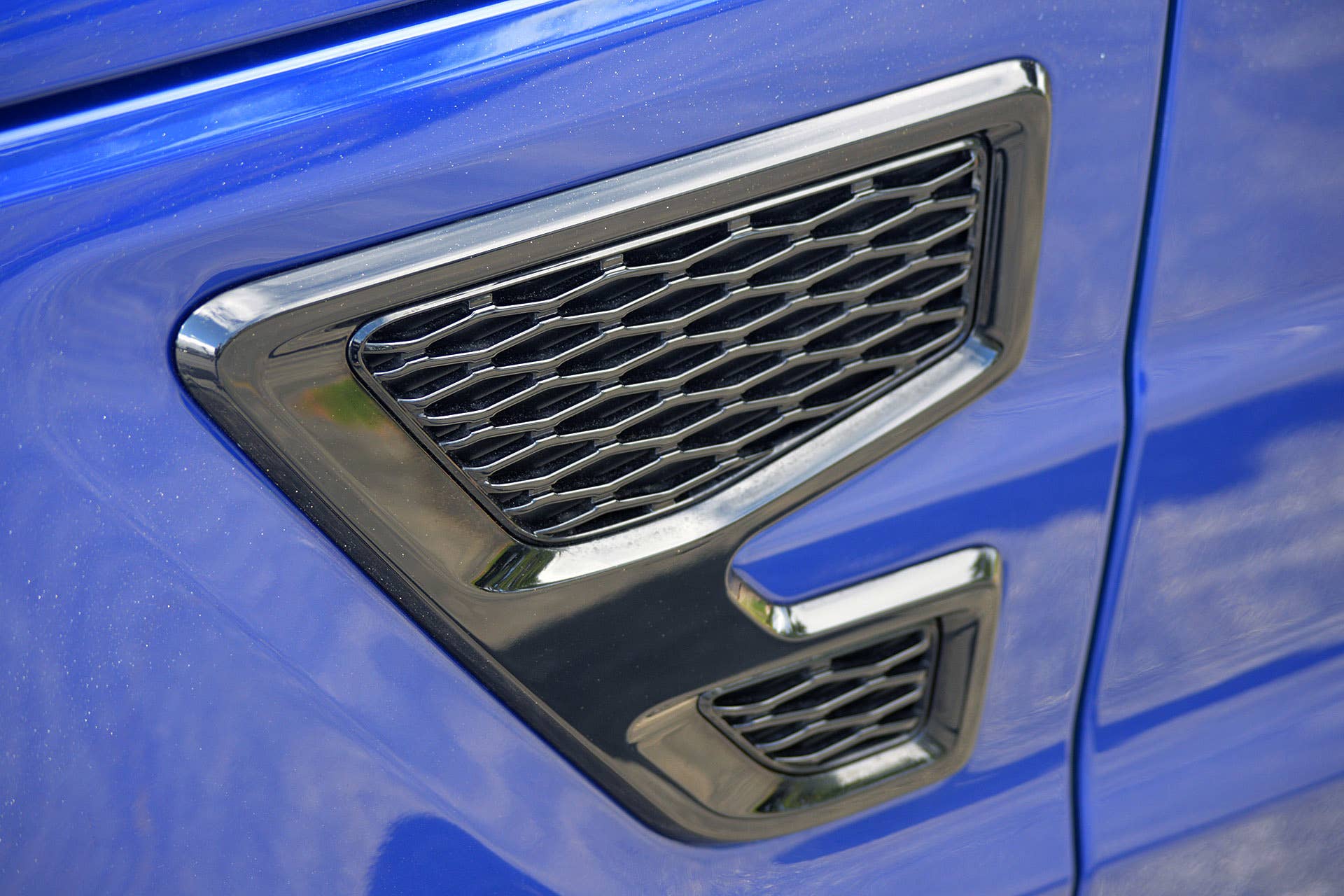 2015 Land Rover Range Rover Sport SVR fender vent
