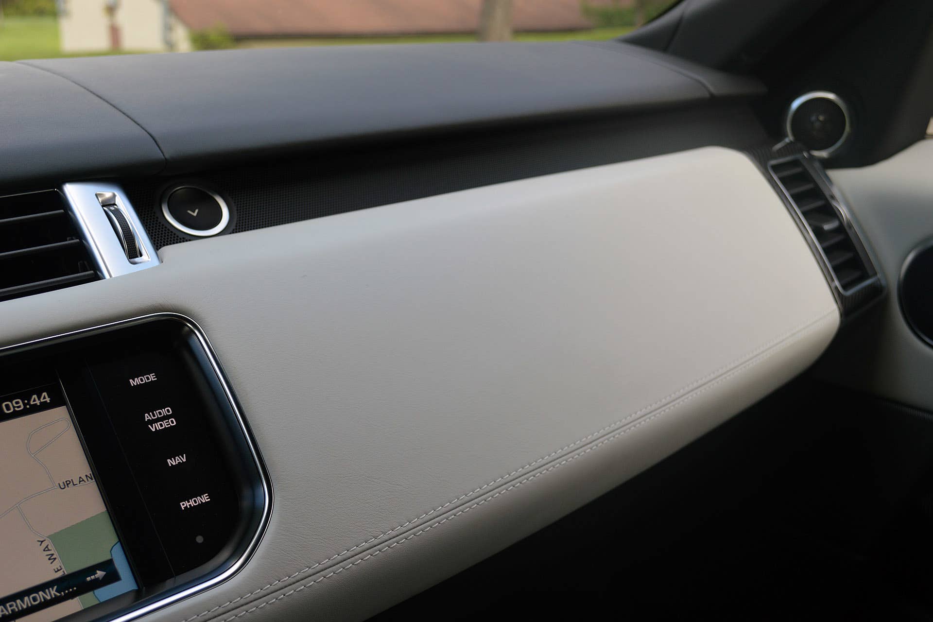 2015 Land Rover Range Rover Sport SVR dash