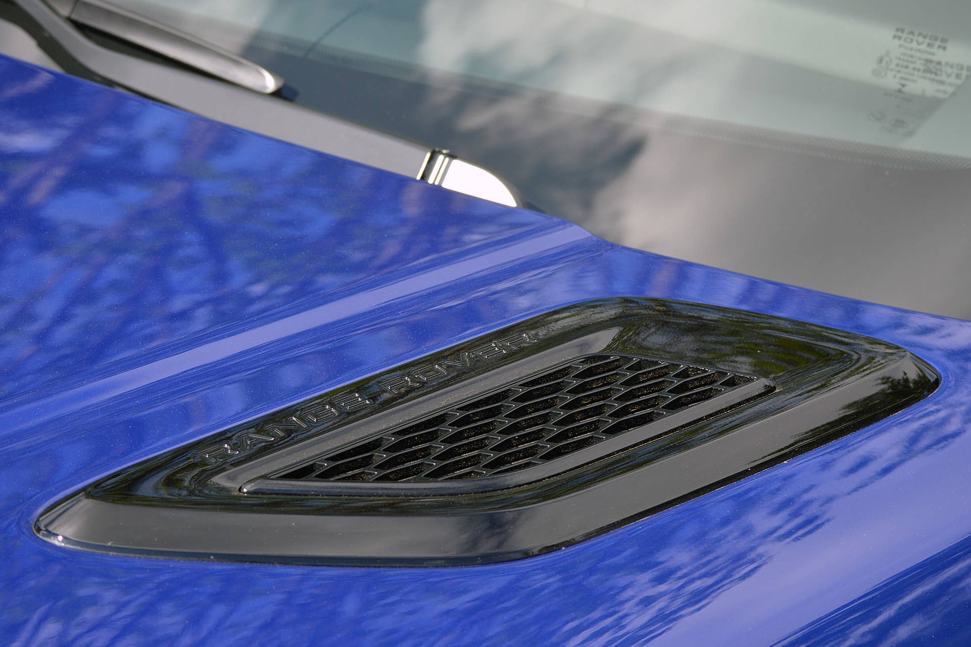 2015 Land Rover Range Rover Sport SVR hood vent