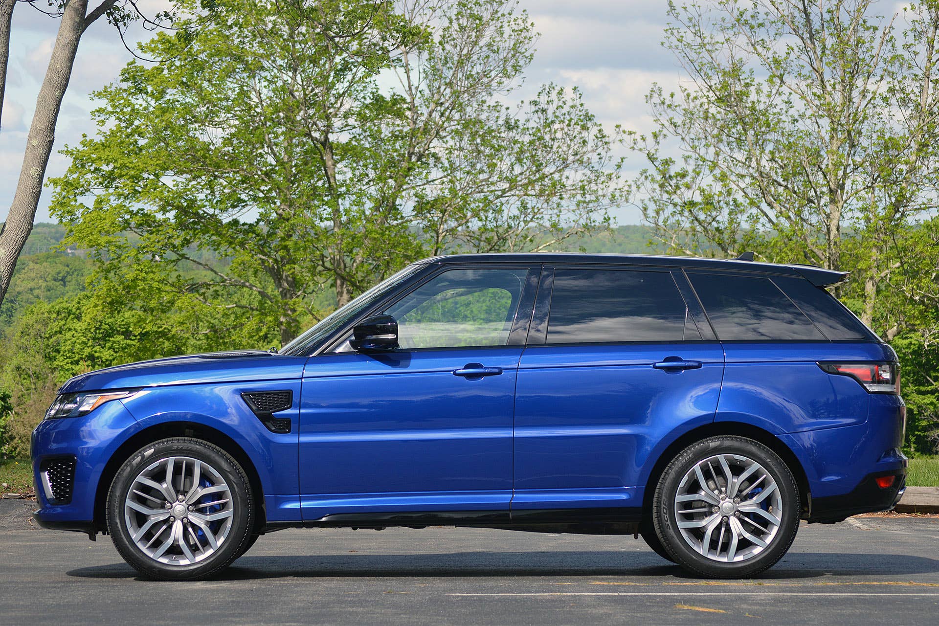 2015 Land Rover Range Rover Sport SVR side view