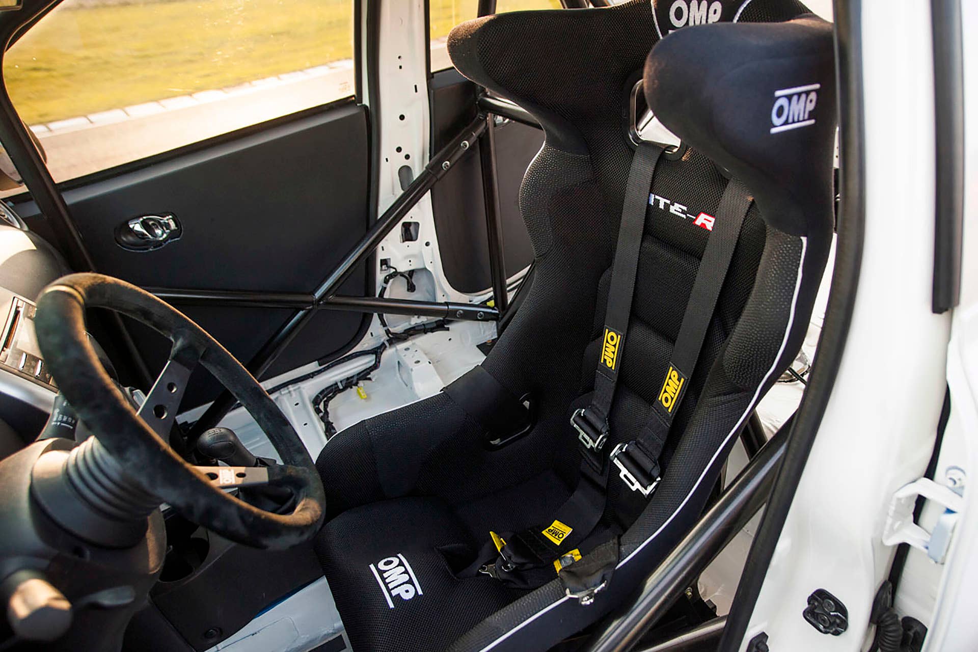 2015 Nissan Micra Cup driver's seat