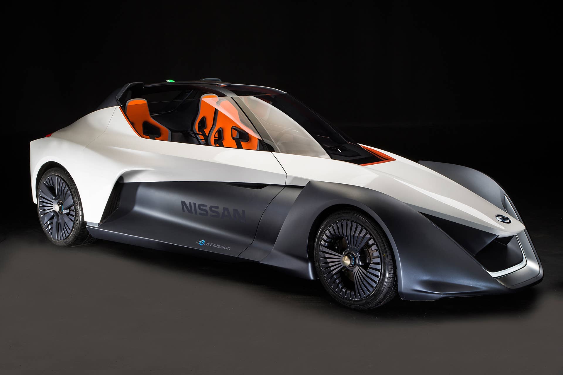 RIO DE JAMEIRO, Brazil (August 4, 2016) - Nissan Motor Co., Ltd today unveiled the working prototype of its futuristic BladeGlider vehicle, combining zero-emissions with high-performance in a revolutionary sports car design. The vehicles, developed from concept cars first shown at the Tokyo Auto Show in 2013, have arrived in Brazil to symbolize future technologies that will combine Intelligent Mobility, environmentally friendly impact and sports-car driving capabilities.