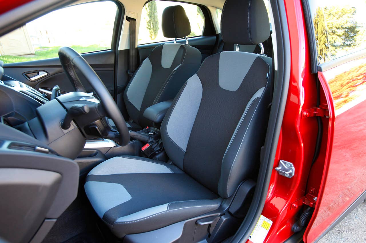 2012 Ford Focus front seats
