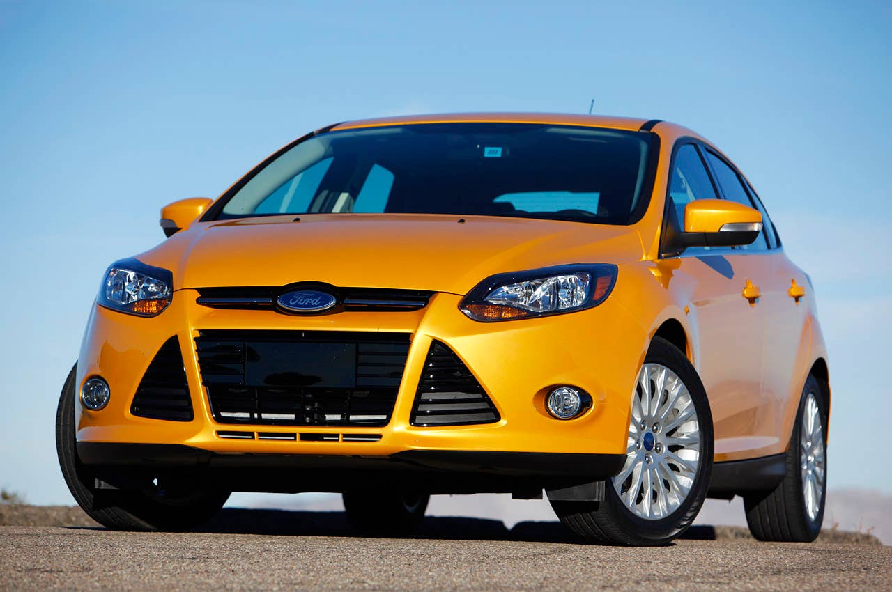 2012 Ford Focus front 3/4 view