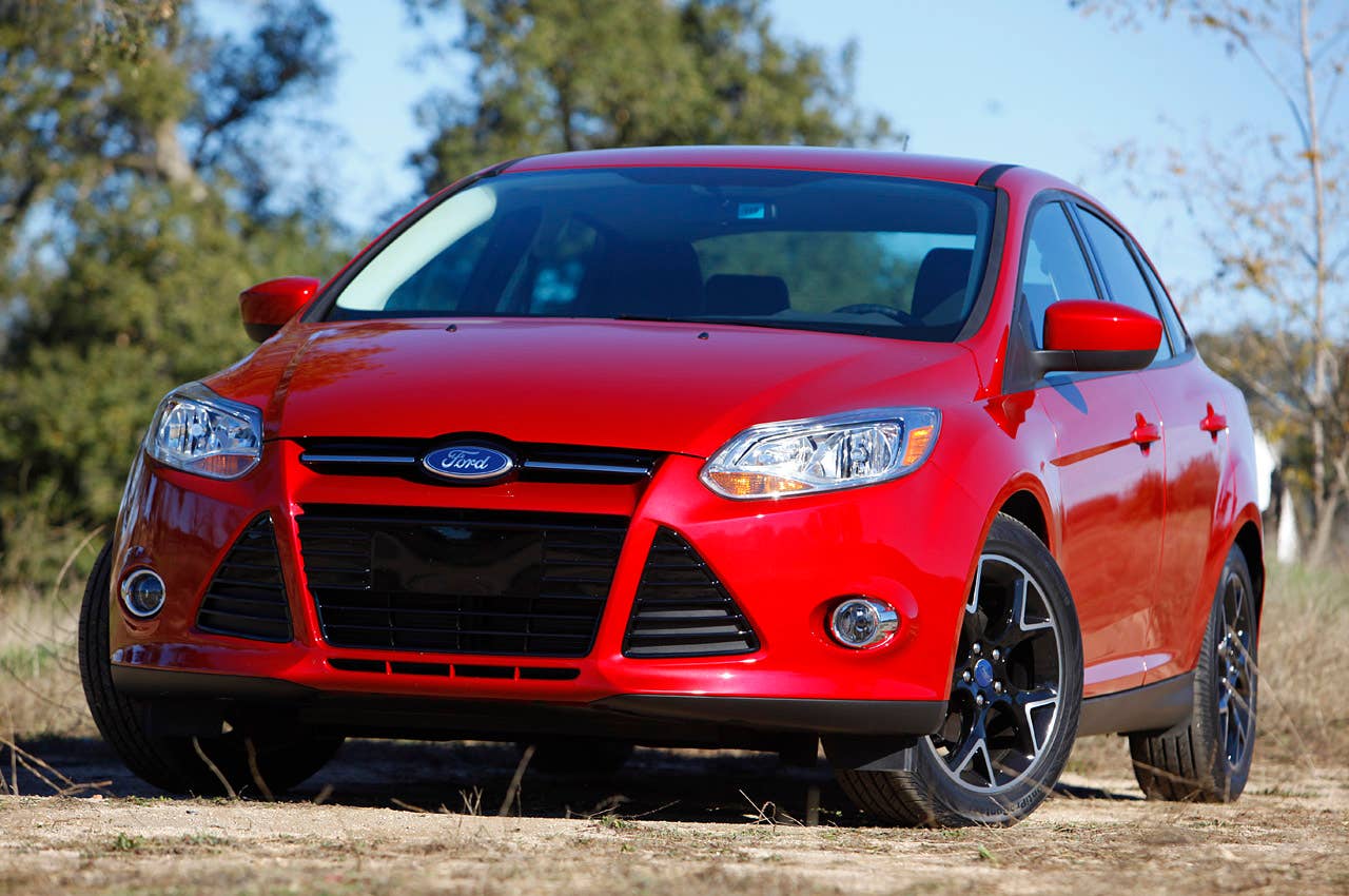 2012 Ford Focus front 3/4 view