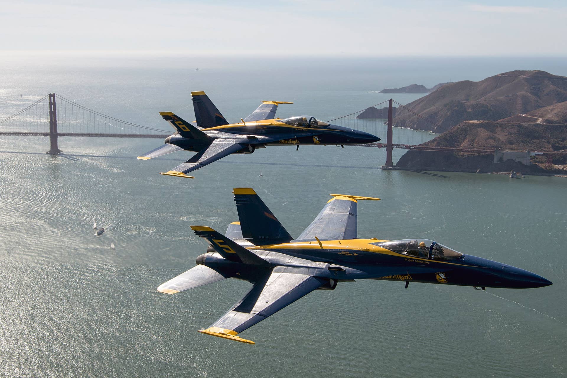 The US Navy Blue Angels numbers 5 and 6 fly near the Golden Gate Bridge in San Francisco, California as part of a practice run for Fleet Week on October 6, 2016. / AFP / JOSH EDELSON (Photo credit should read JOSH EDELSON/AFP/Getty Images)