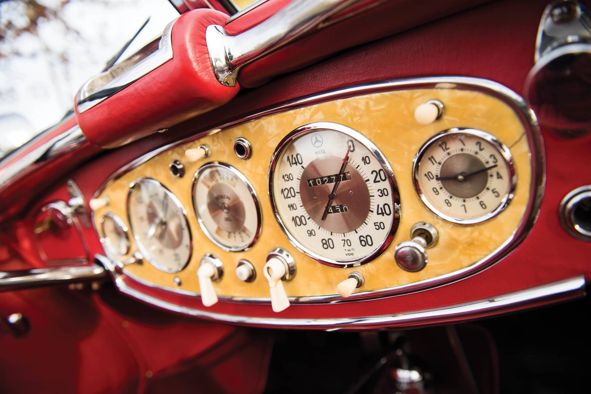 1937 Mercedes-Benz 540K Special Roadster instruments