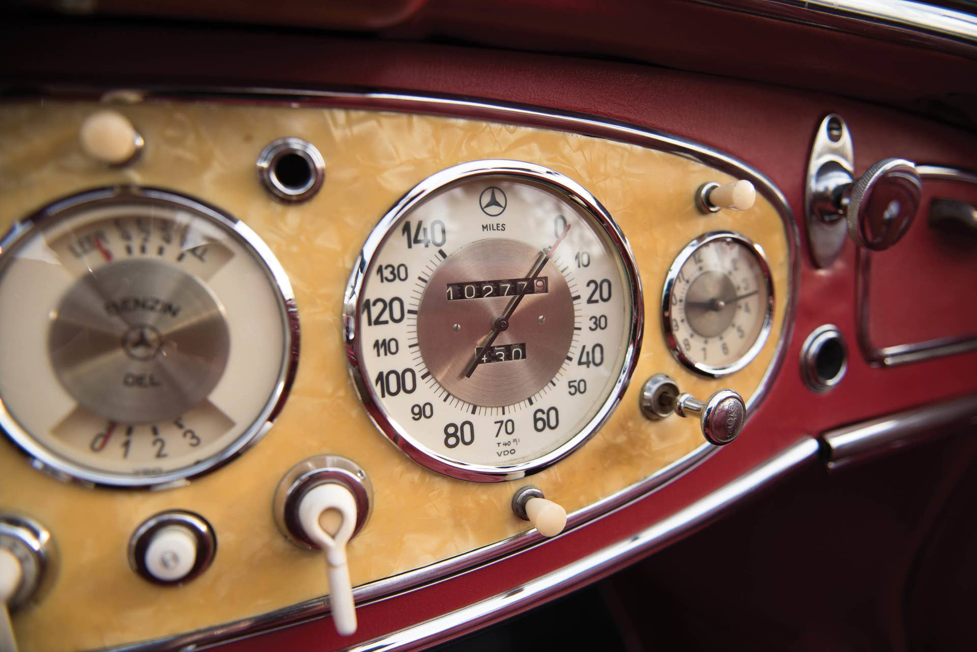 1937 Mercedes-Benz 540K Special Roadster speedometer