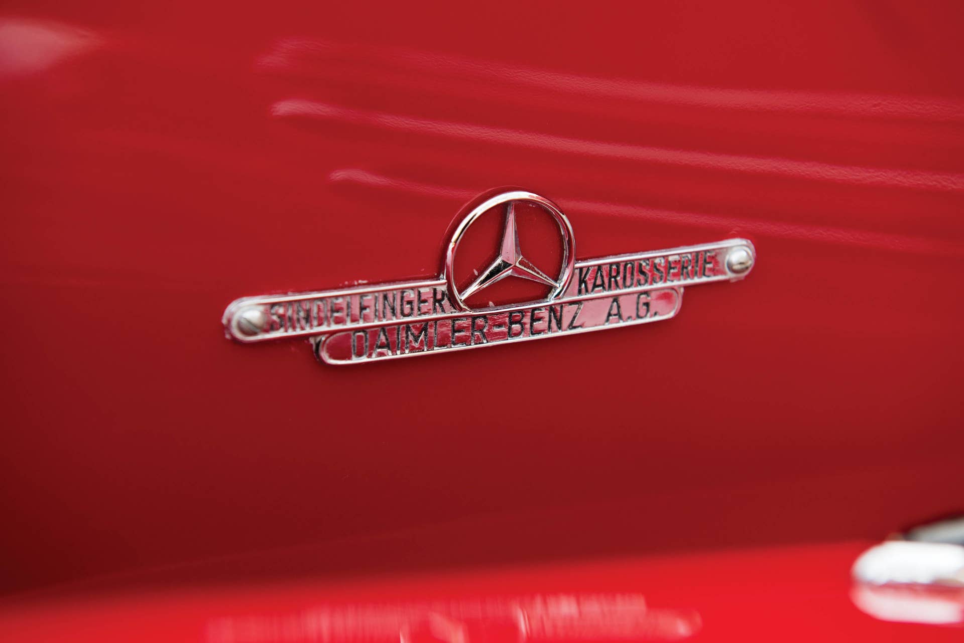 1937 Mercedes-Benz 540K Special Roadster emblem