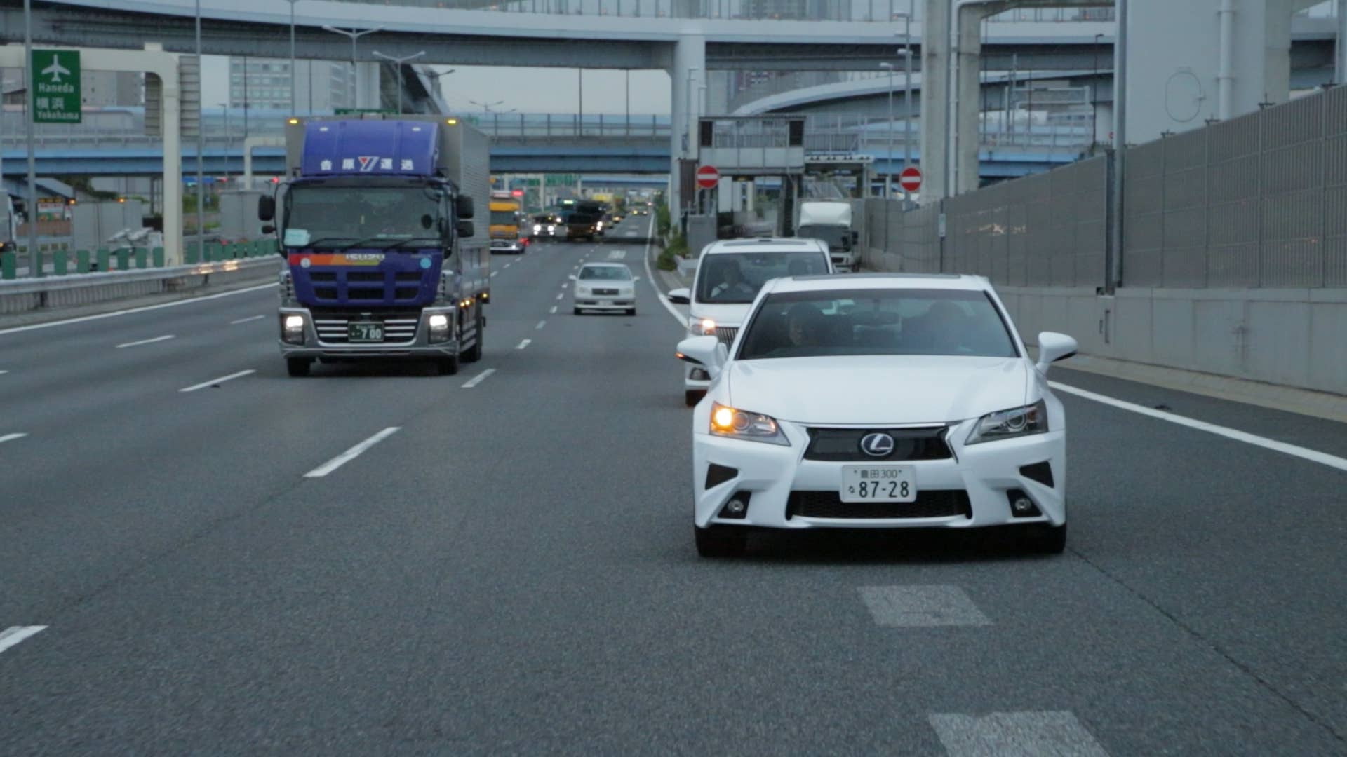 lexus gs toyota highway teammate changing lanes