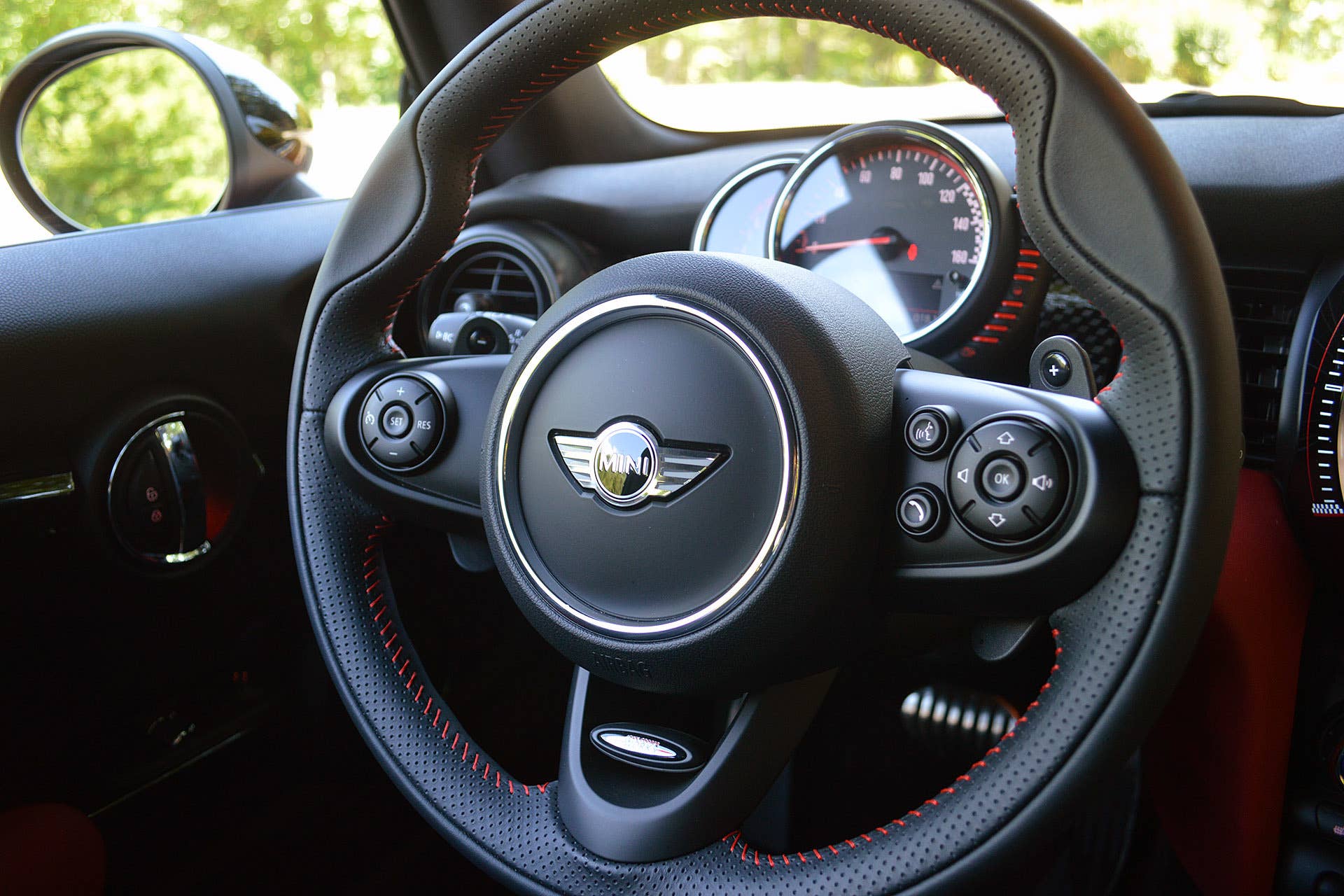 2015 Mini John Cooper Works Hardtop steering wheel