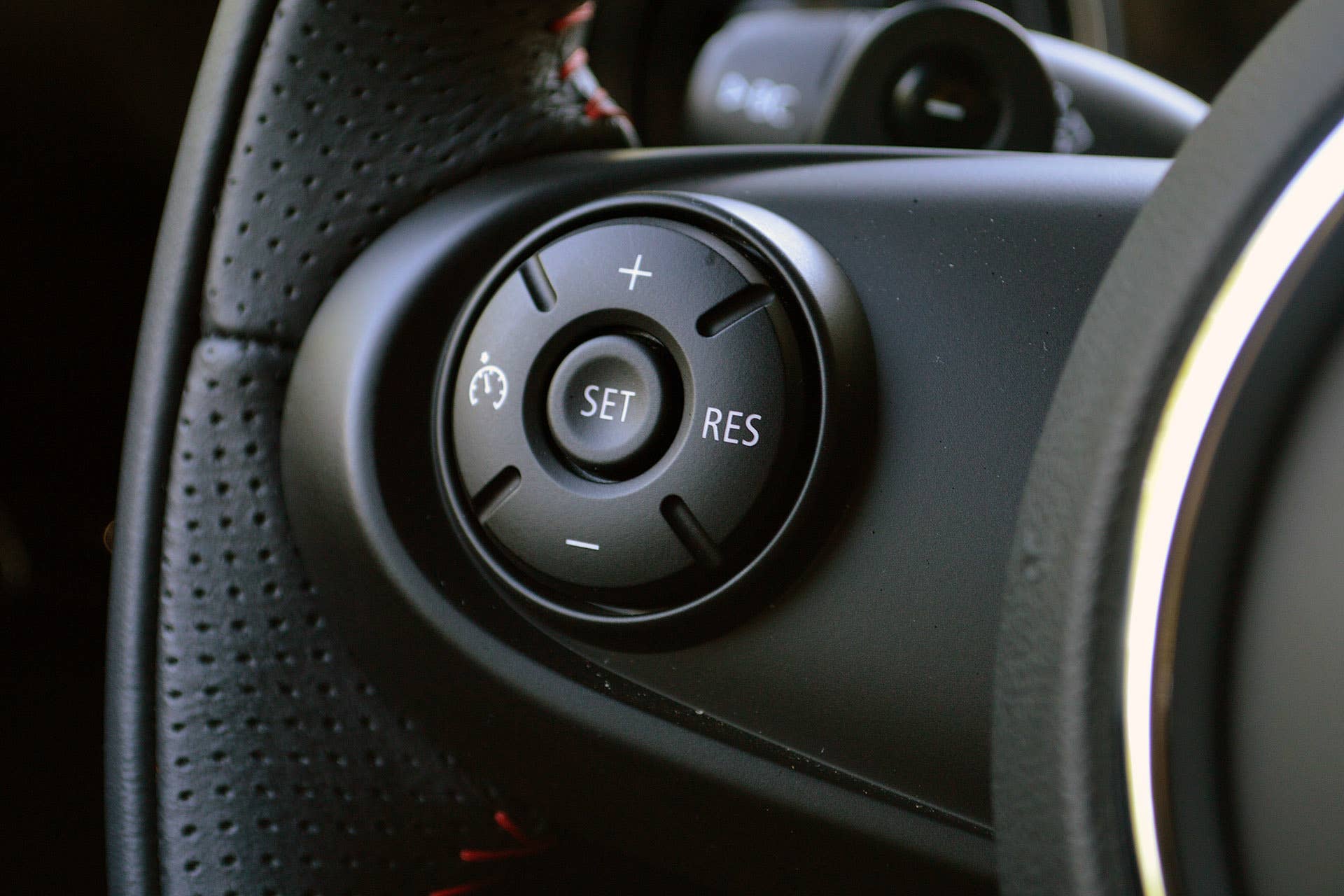 2015 Mini John Cooper Works Hardtop steering wheel controls