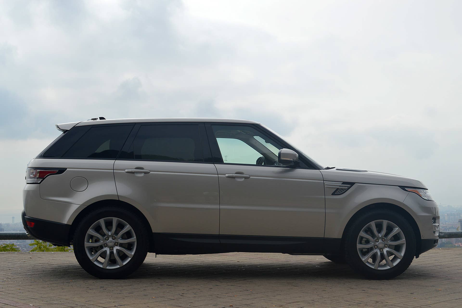 2016 Land Rover Range Rover Sport Td6 side view