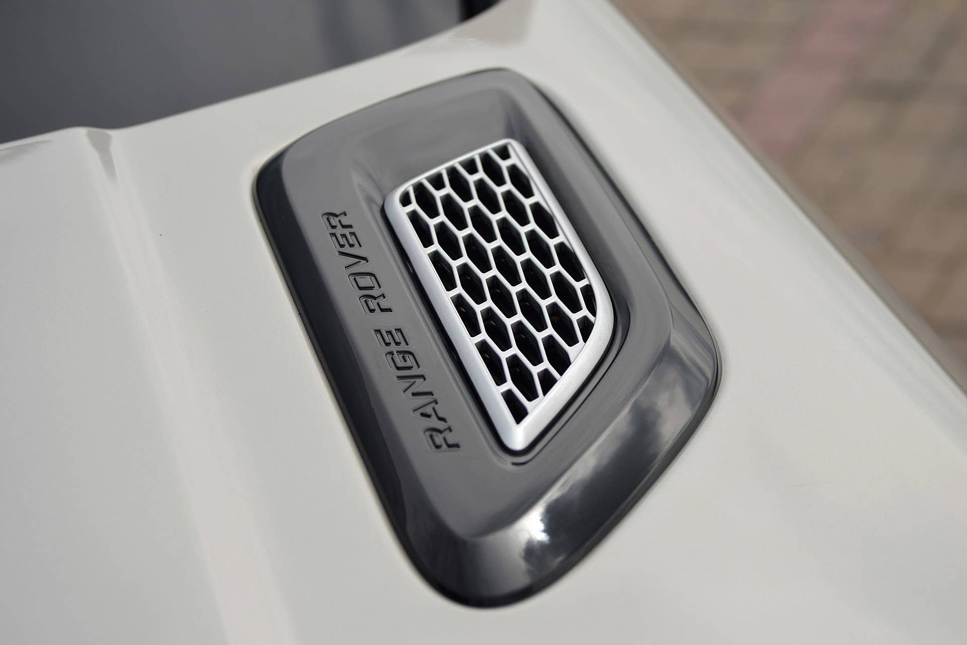 2016 Land Rover Range Rover Sport Td6 hood vent