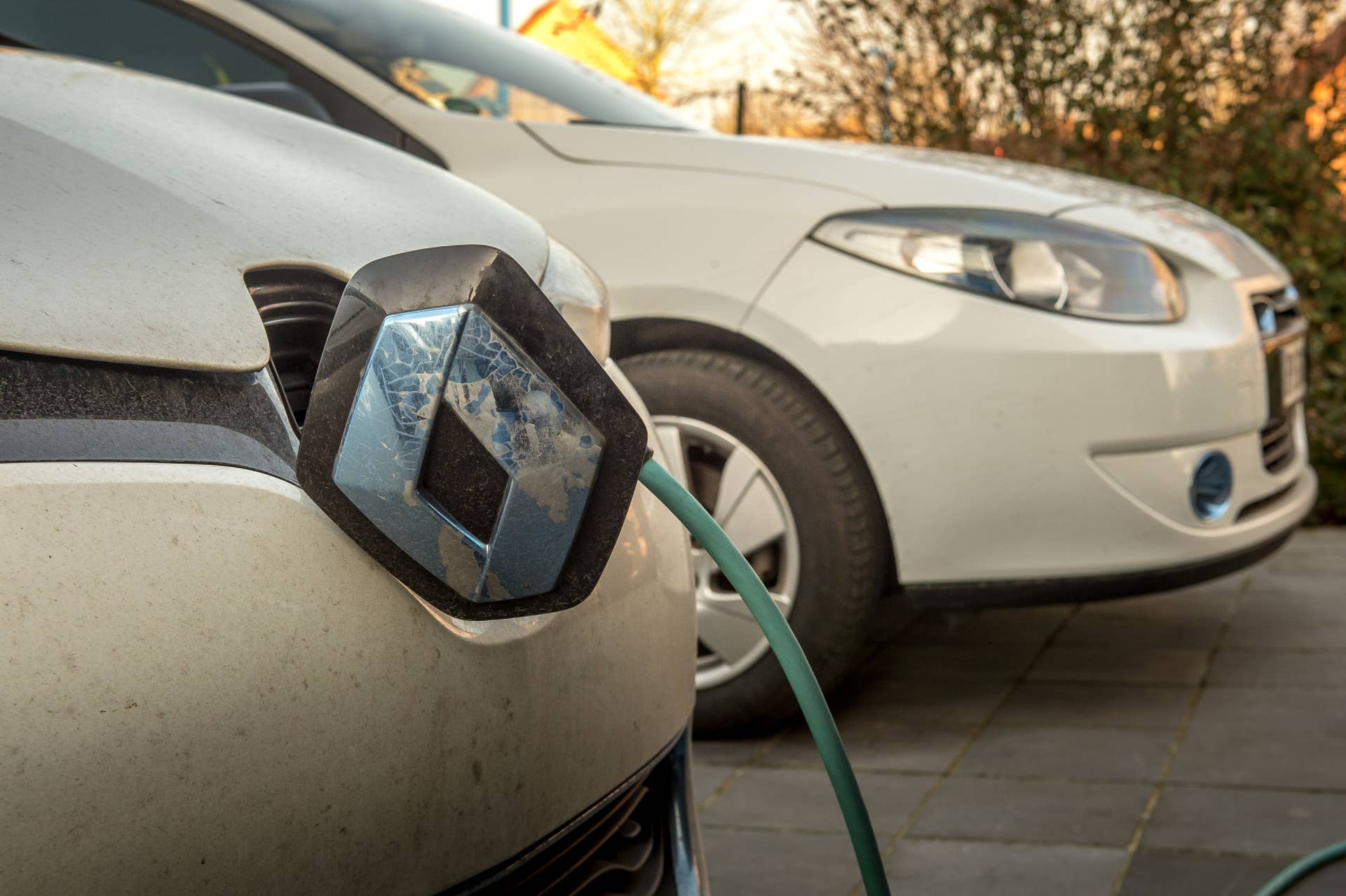 A picture taken on February 13, 2017 in Godewaersvelde, northern France shows a plugged electric vehicle. / AFP / PHILIPPE HUGUEN (Photo credit should read PHILIPPE HUGUEN/AFP/Getty Images)