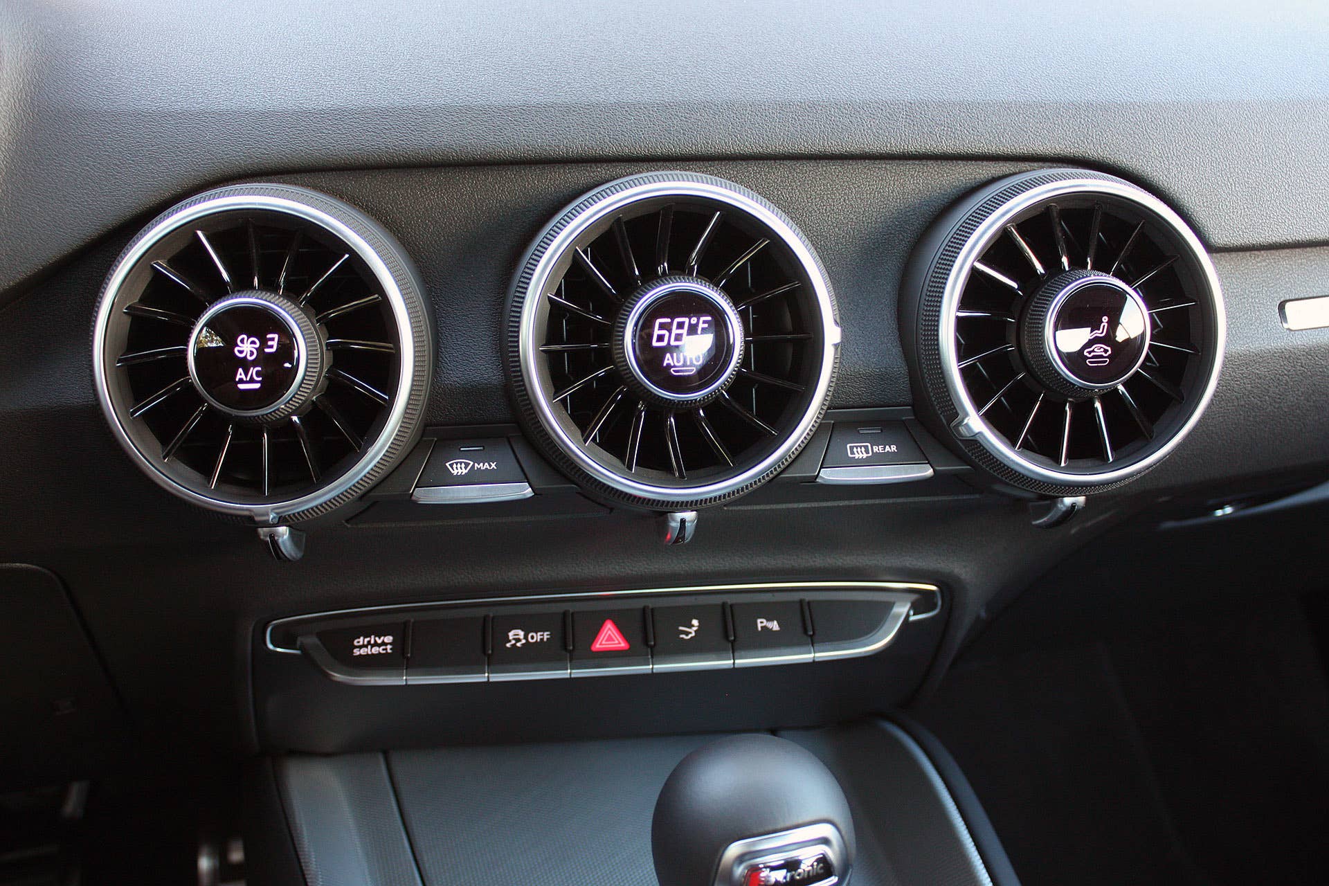 2016 Audi TT dash vents