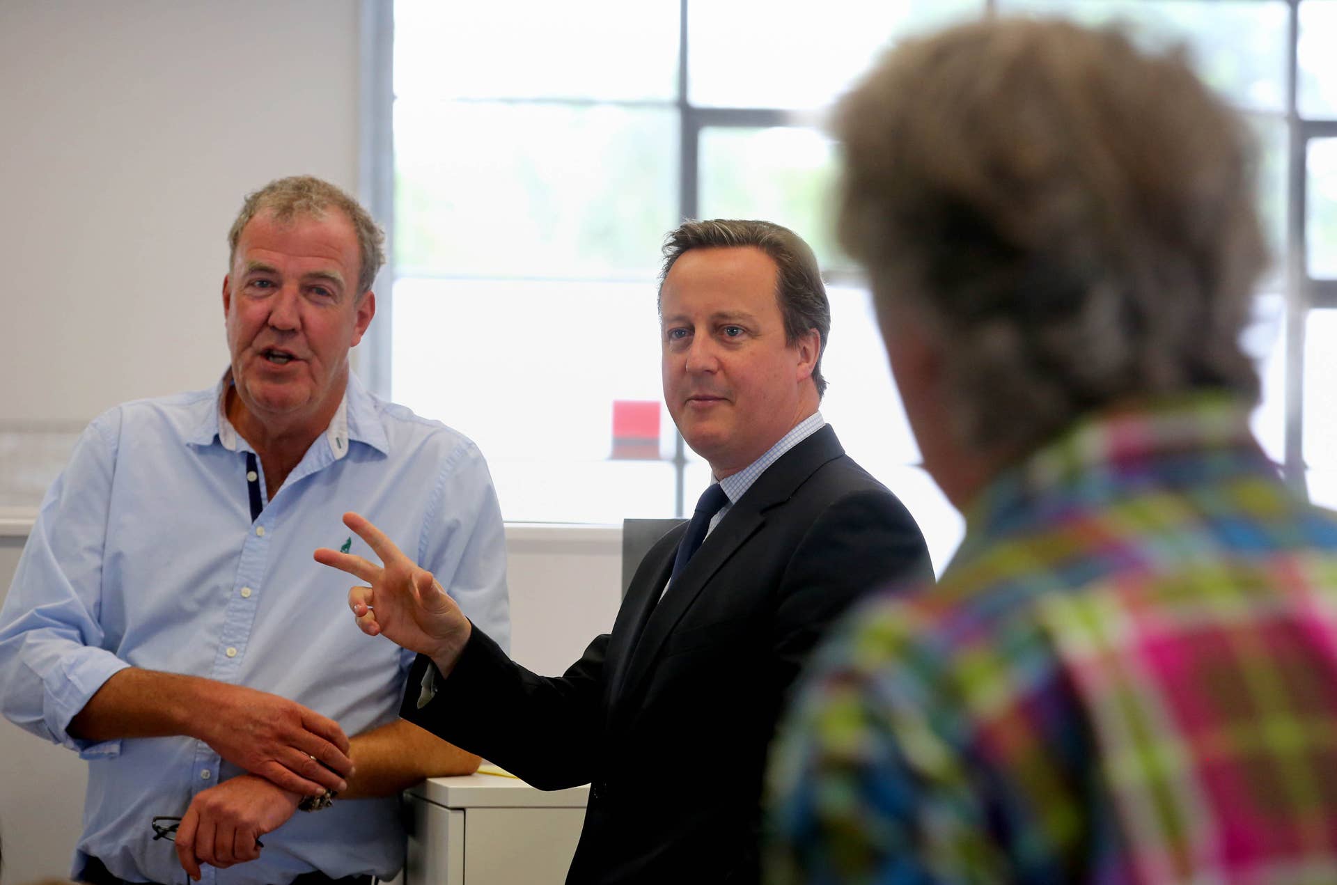 Britain's Prime Minister David Cameron (C) talks with television presenters Jeremy Clarkson (L) and James May (R) during a visit to W Chump & Sons Ltd TV studio in west London on June 16, 2016 ahead of the EU referendum as the prime minister campaigns to avoid a Brexit. Britain goes to the polls on June 23 to vote to remain or leave the European Union in a referendum. / AFP / POOL / Gareth Fuller (Photo credit should read GARETH FULLER/AFP/Getty Images)