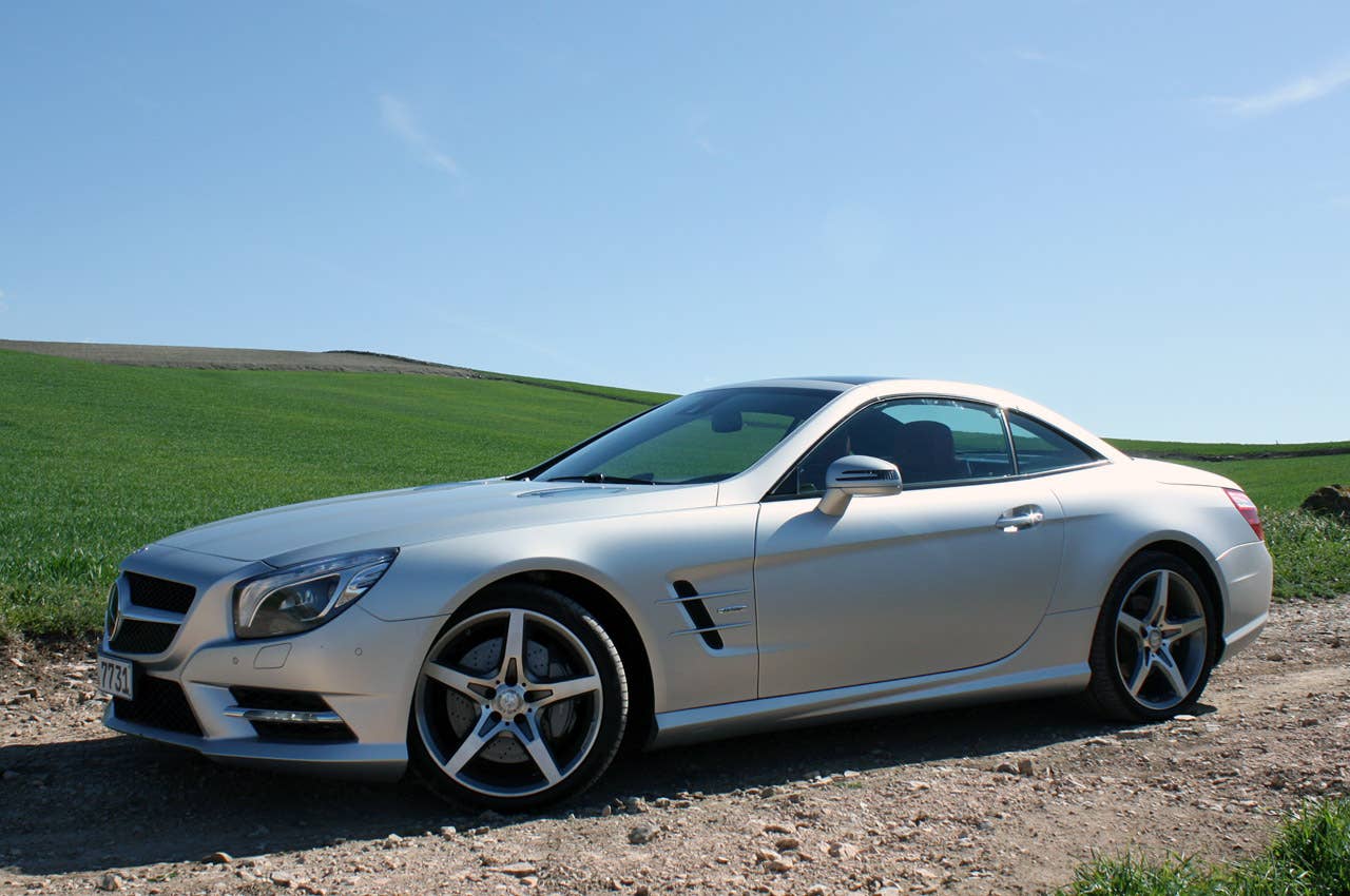 2013 Mercedes SL550 front 3/4 view