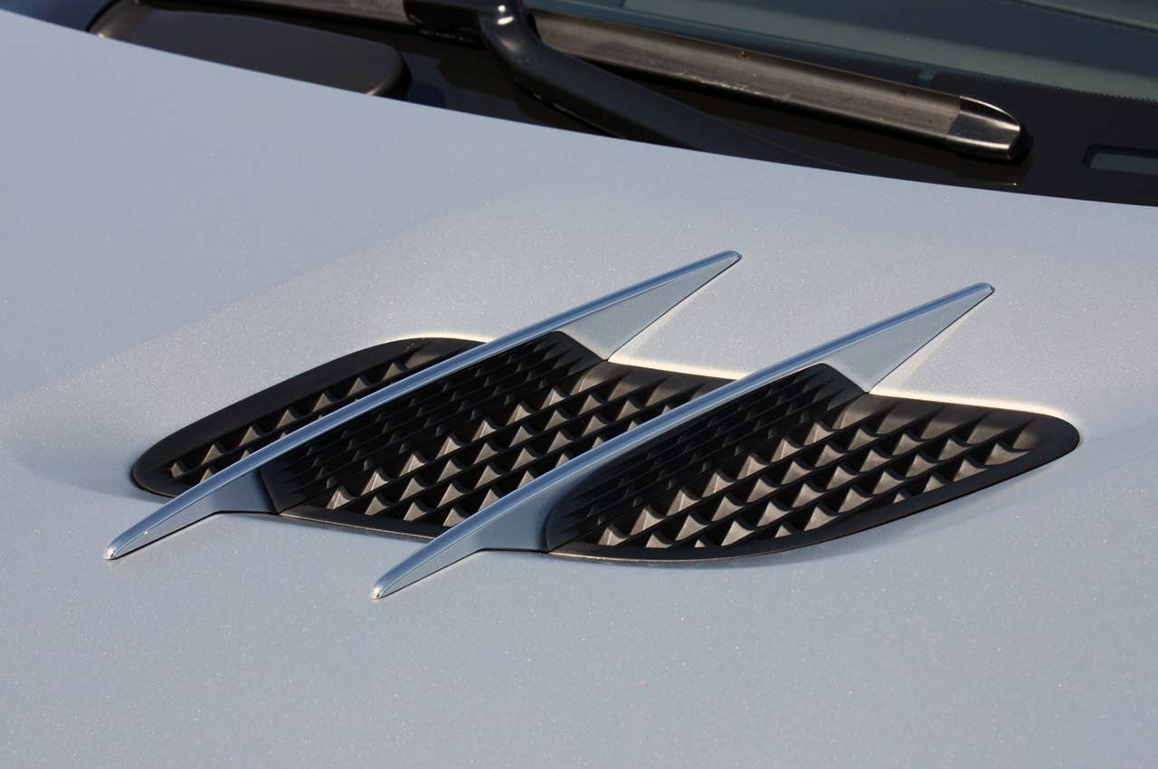 2013 Mercedes SL550 hood vent