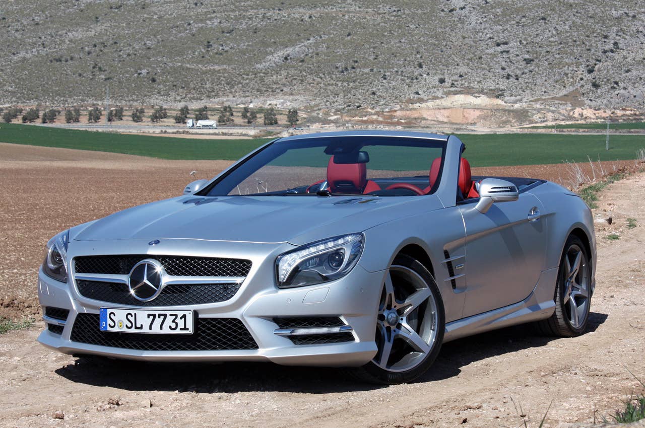 2013 Mercedes SL550 front 3/4 view