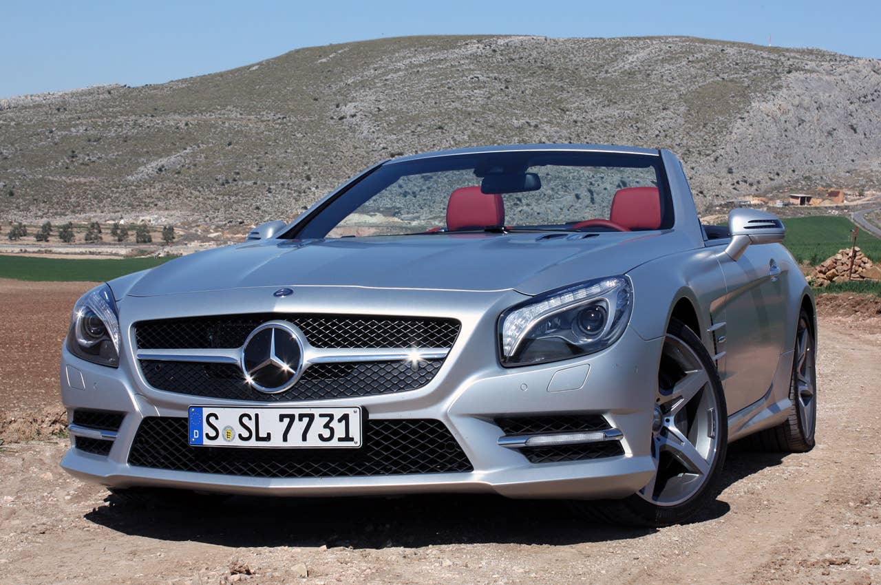 2013 Mercedes SL550 front 3/4 view