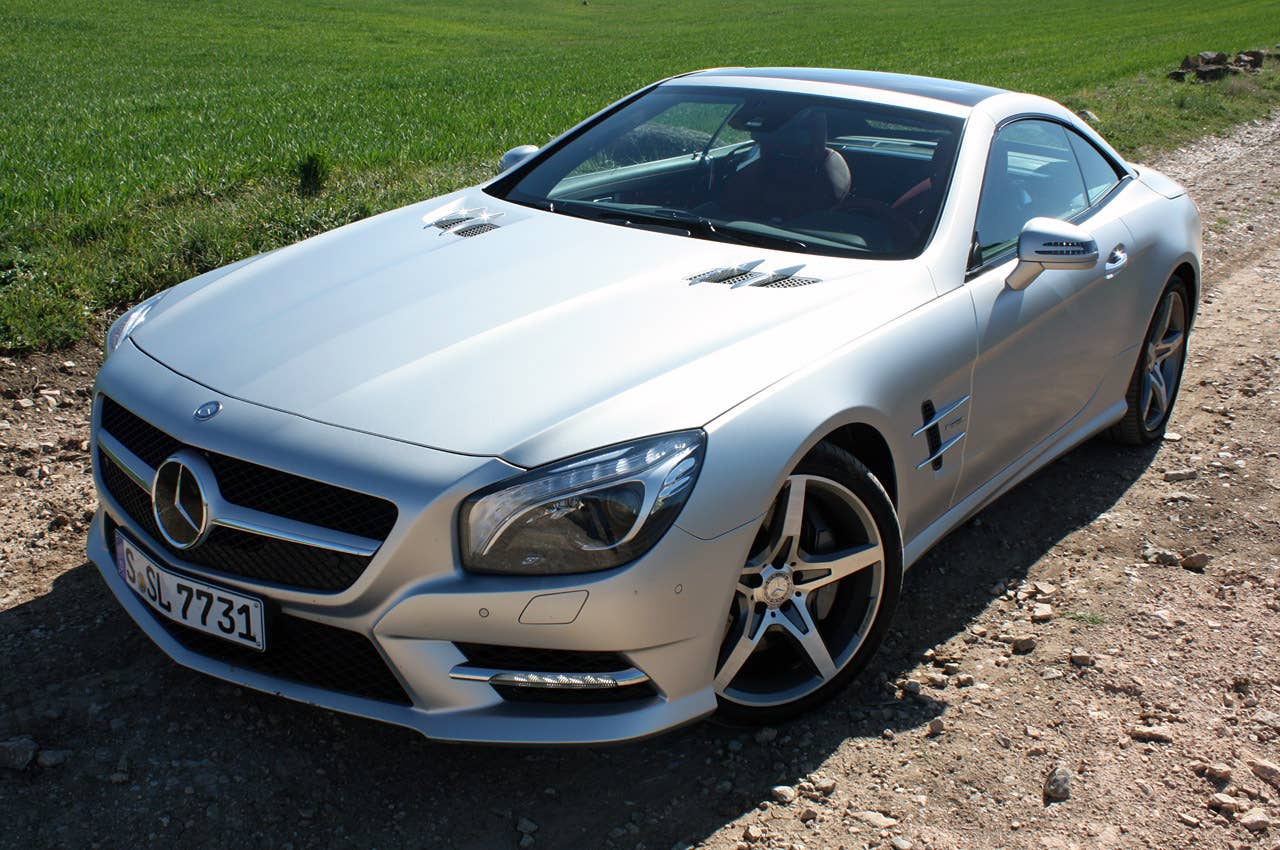 2013 Mercedes SL550 front 3/4 view