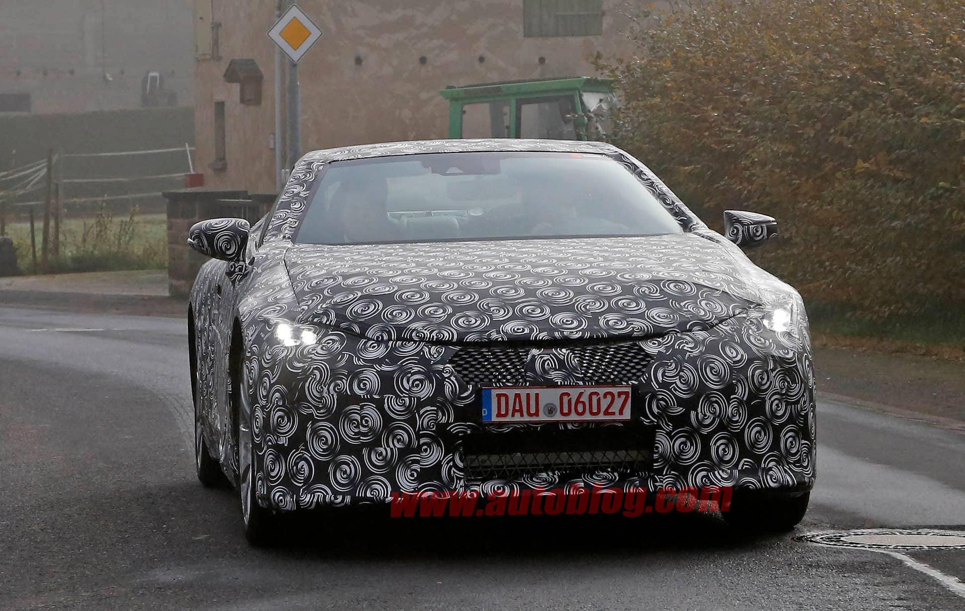 2018 Lexus LF prototype front