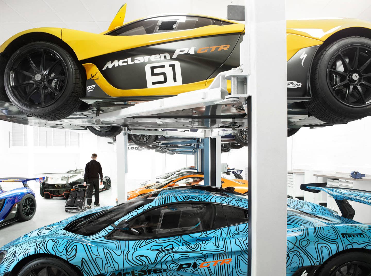 McLaren P1 GTR Workshop lifts