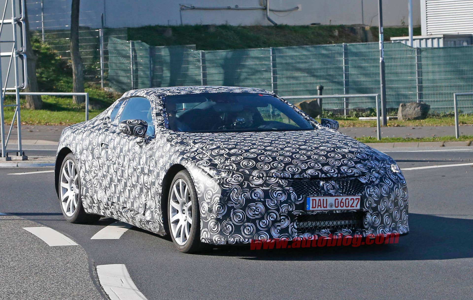 Lexus LF prototype front 3/4