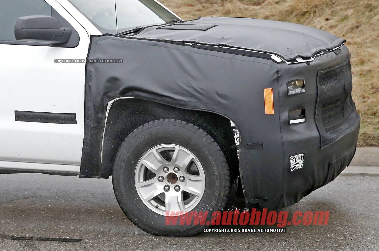 2017 Chevrolet Silverado spy shots