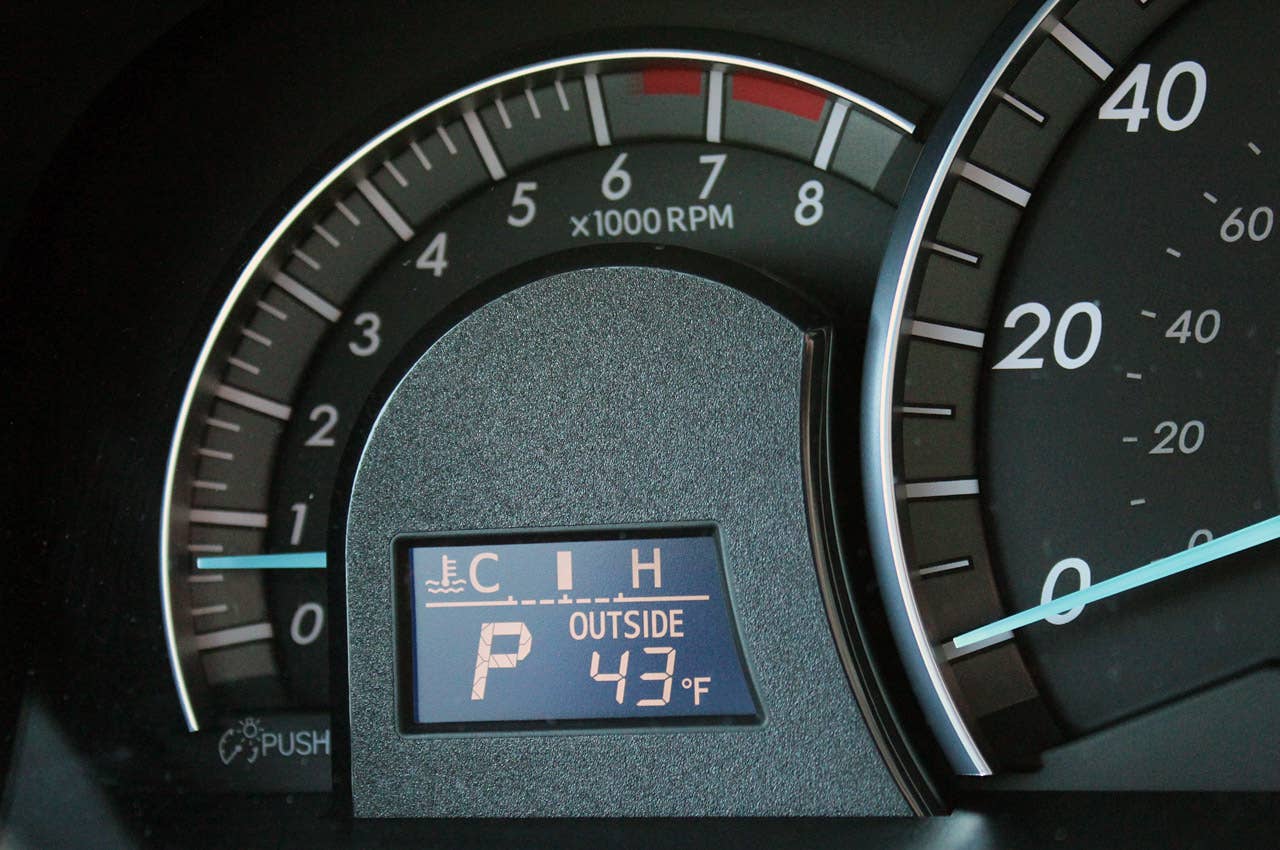 2012 Toyota Camry SE V6 tachometer