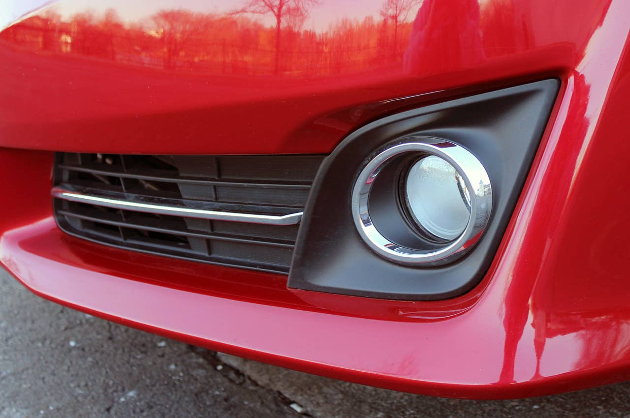 2012 Toyota Camry SE V6 fog light