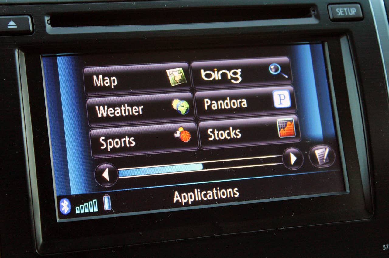 2012 Toyota Camry SE V6 applications display
