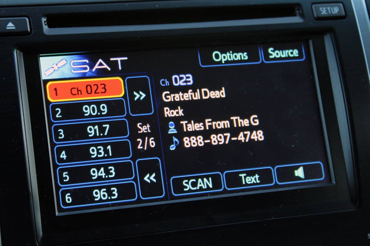 2012 Toyota Camry SE V6 audio system display