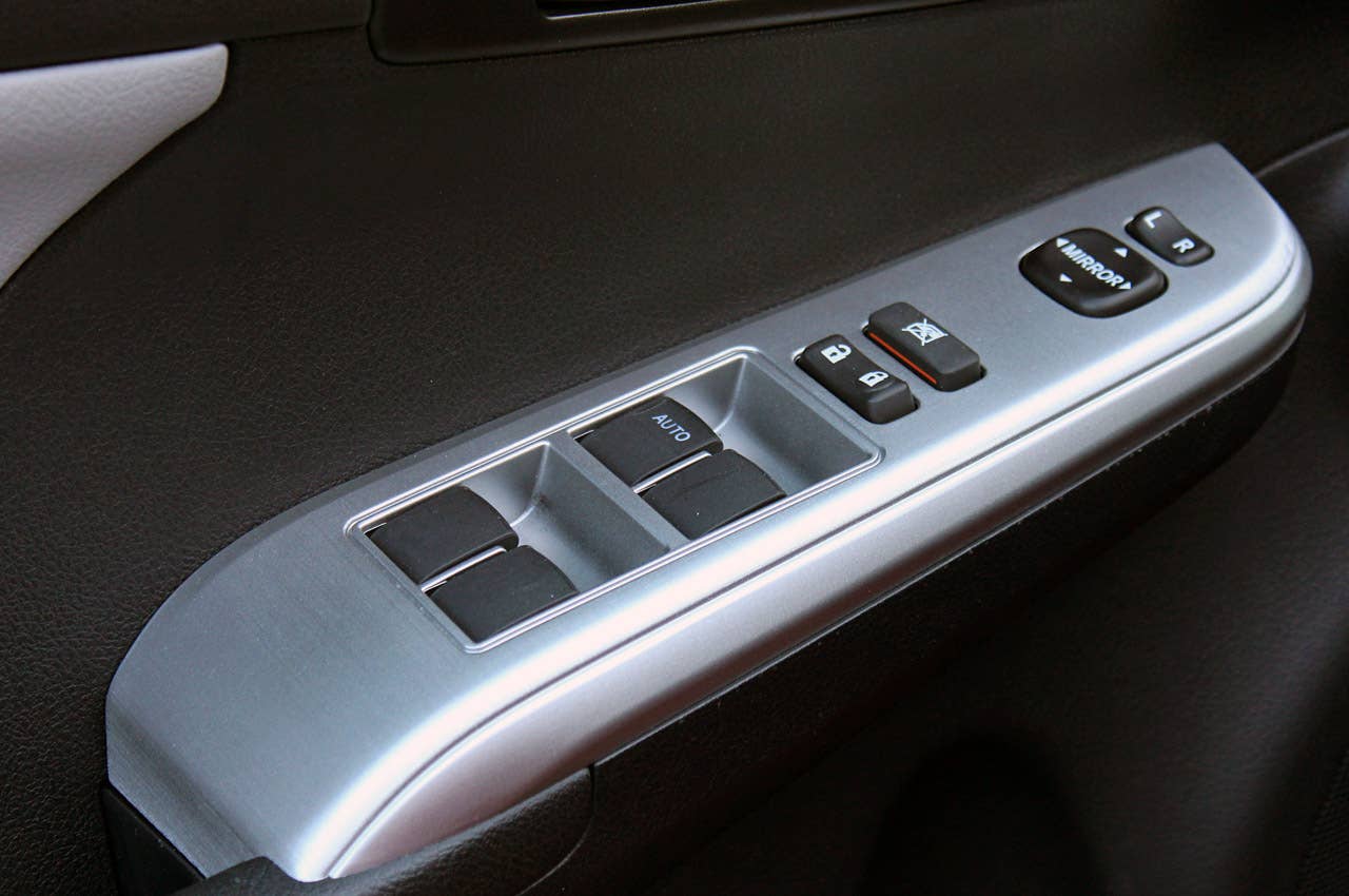 2012 Toyota Camry SE V6 door controls