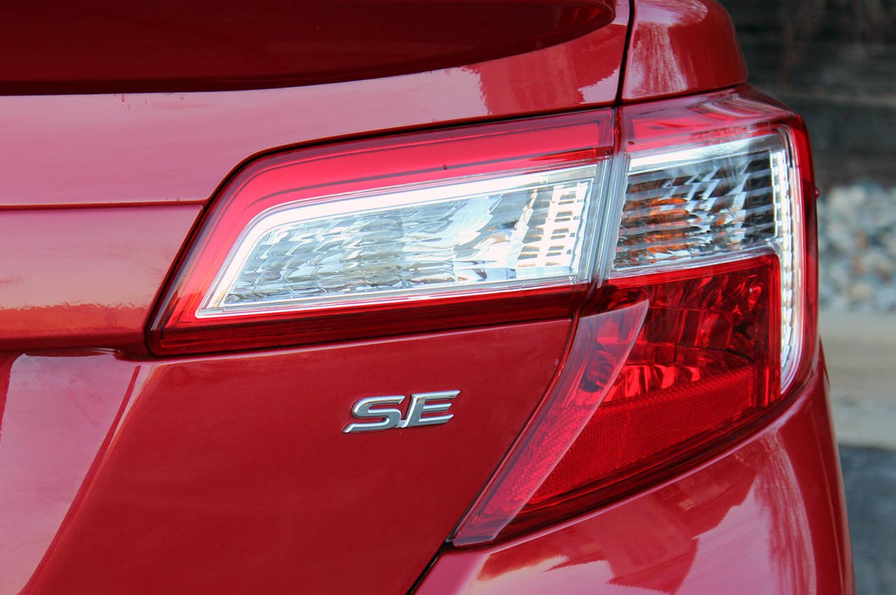 2012 Toyota Camry SE V6 taillight