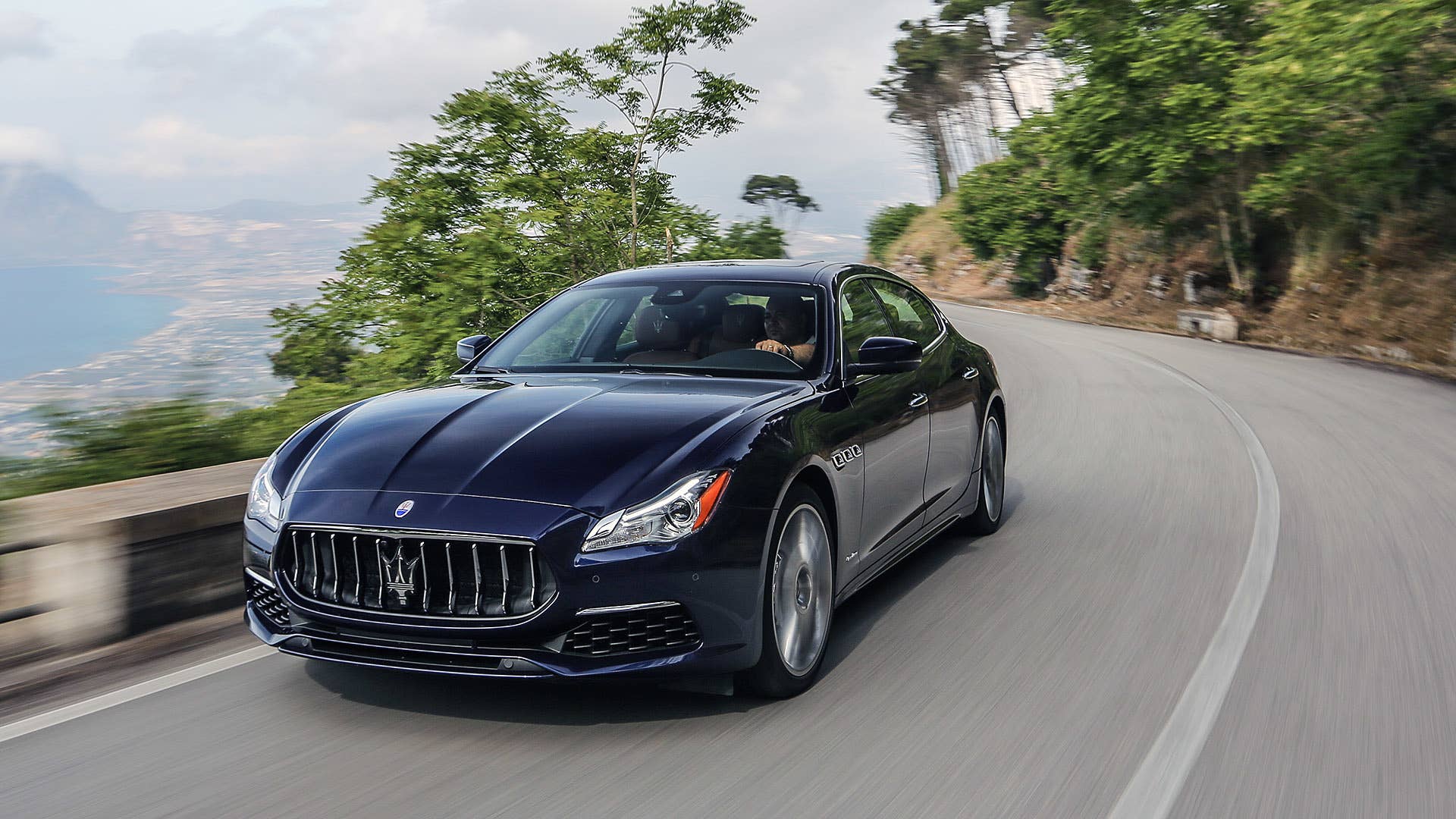 2017 Maserati Quattroporte driving