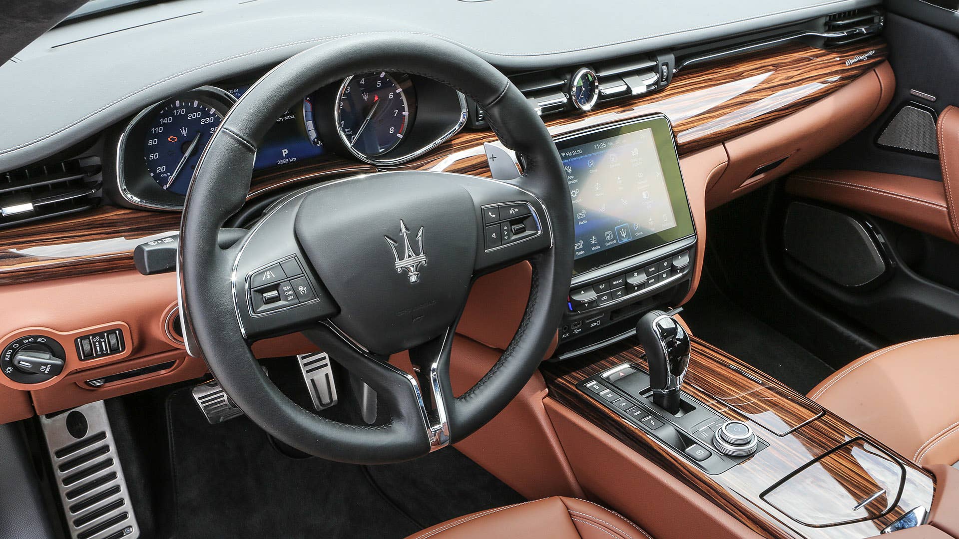 2017 Maserati Quattroporte interior