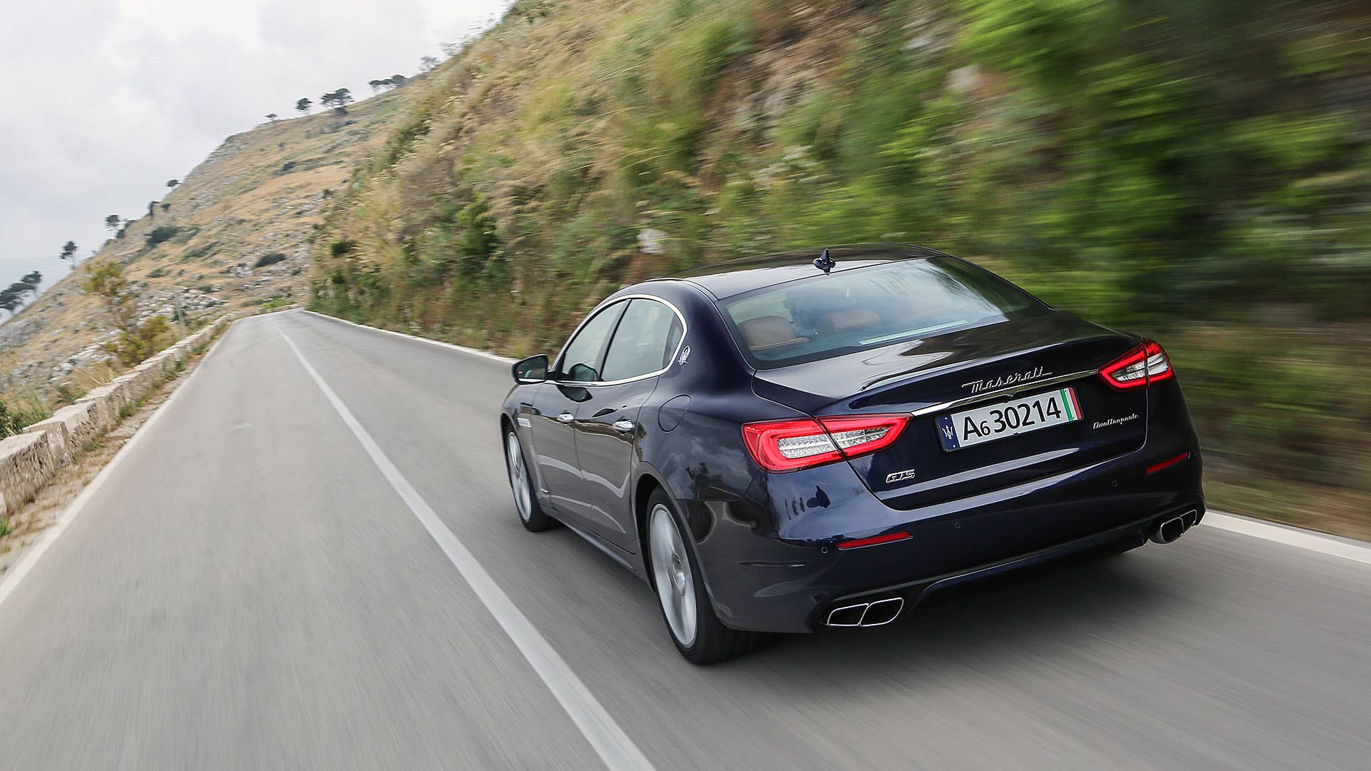 2017 Maserati Quattroporte driving