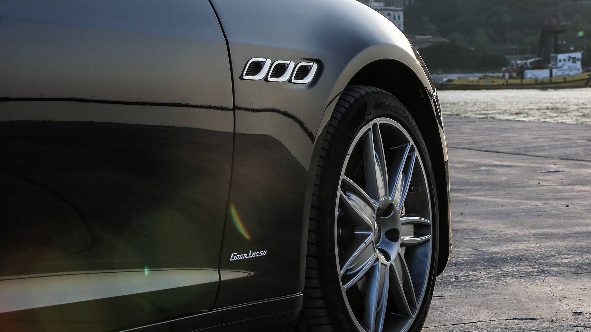 2017 Maserati Quattroporte side detail