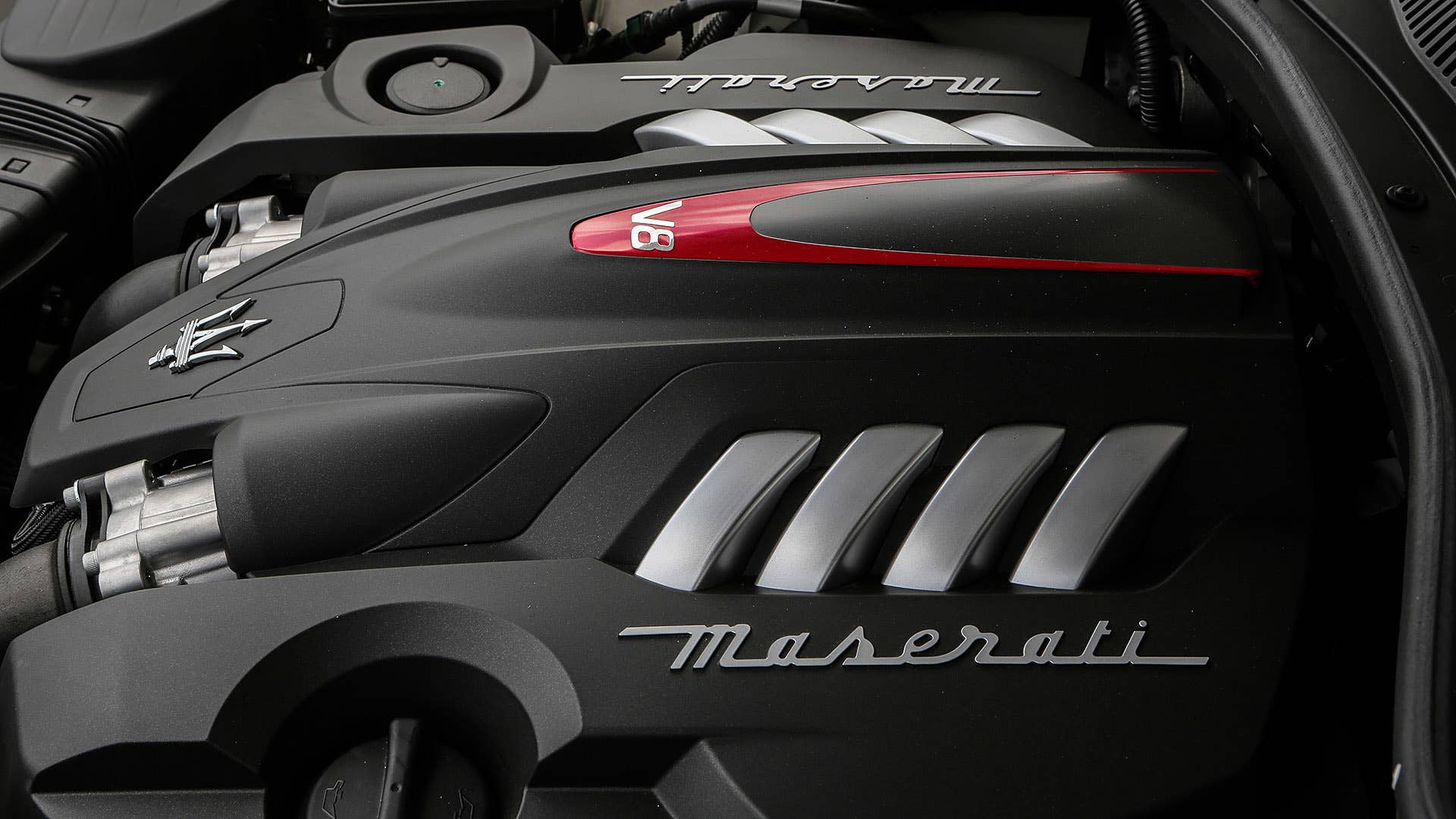 2017 Maserati Quattroporte engine