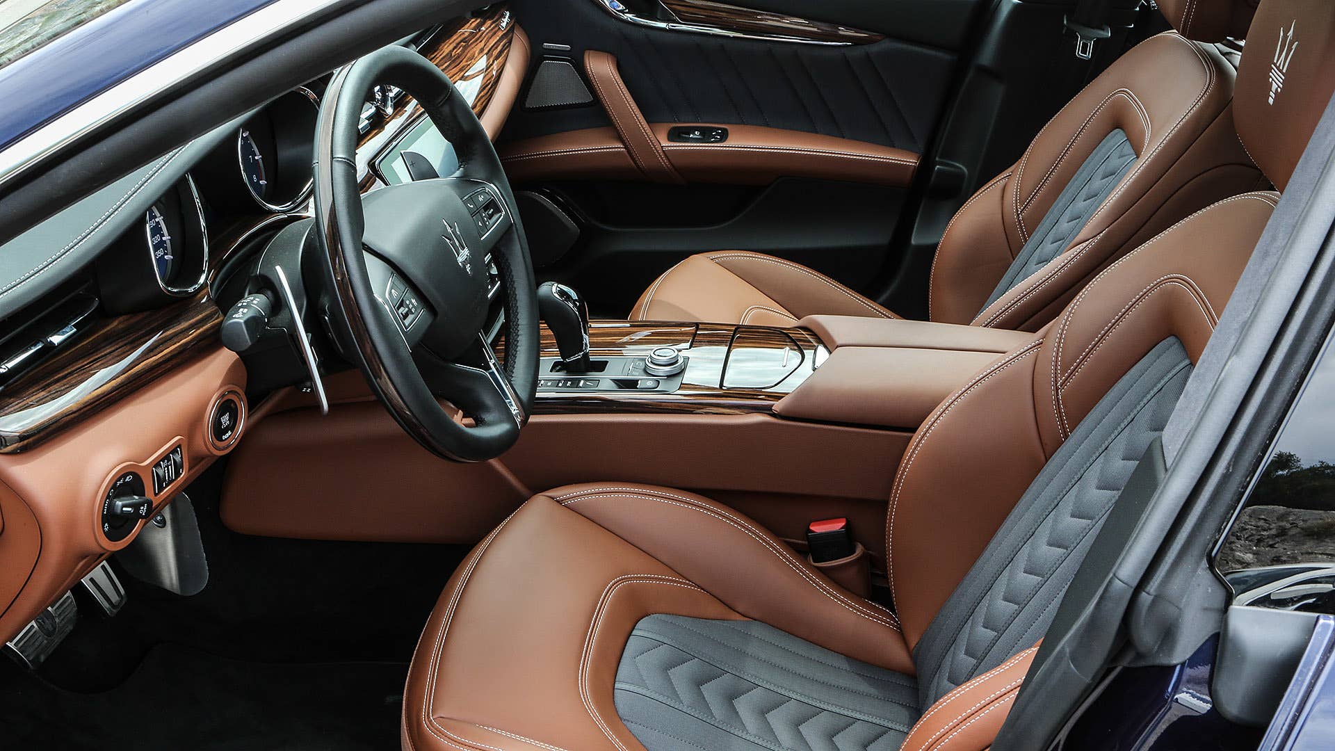 2017 Maserati Quattroporte interior