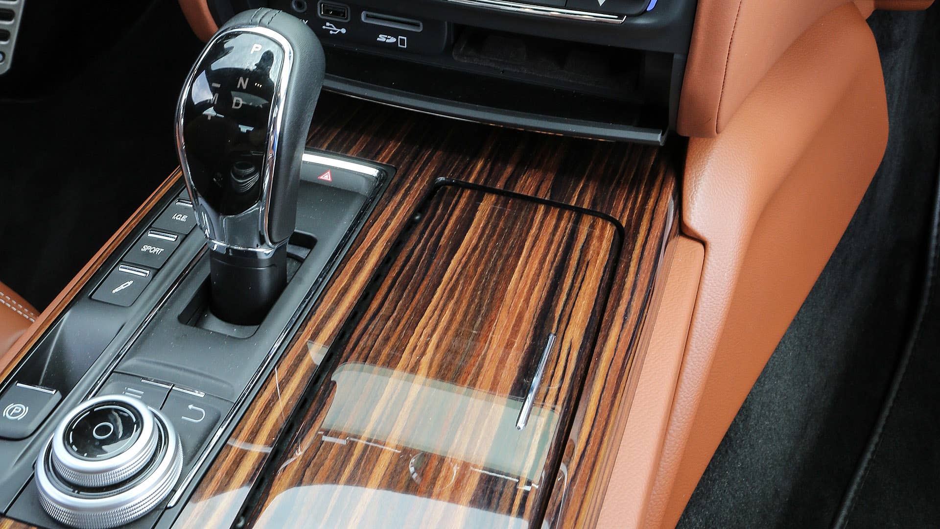 2017 Maserati Quattroporte shifter