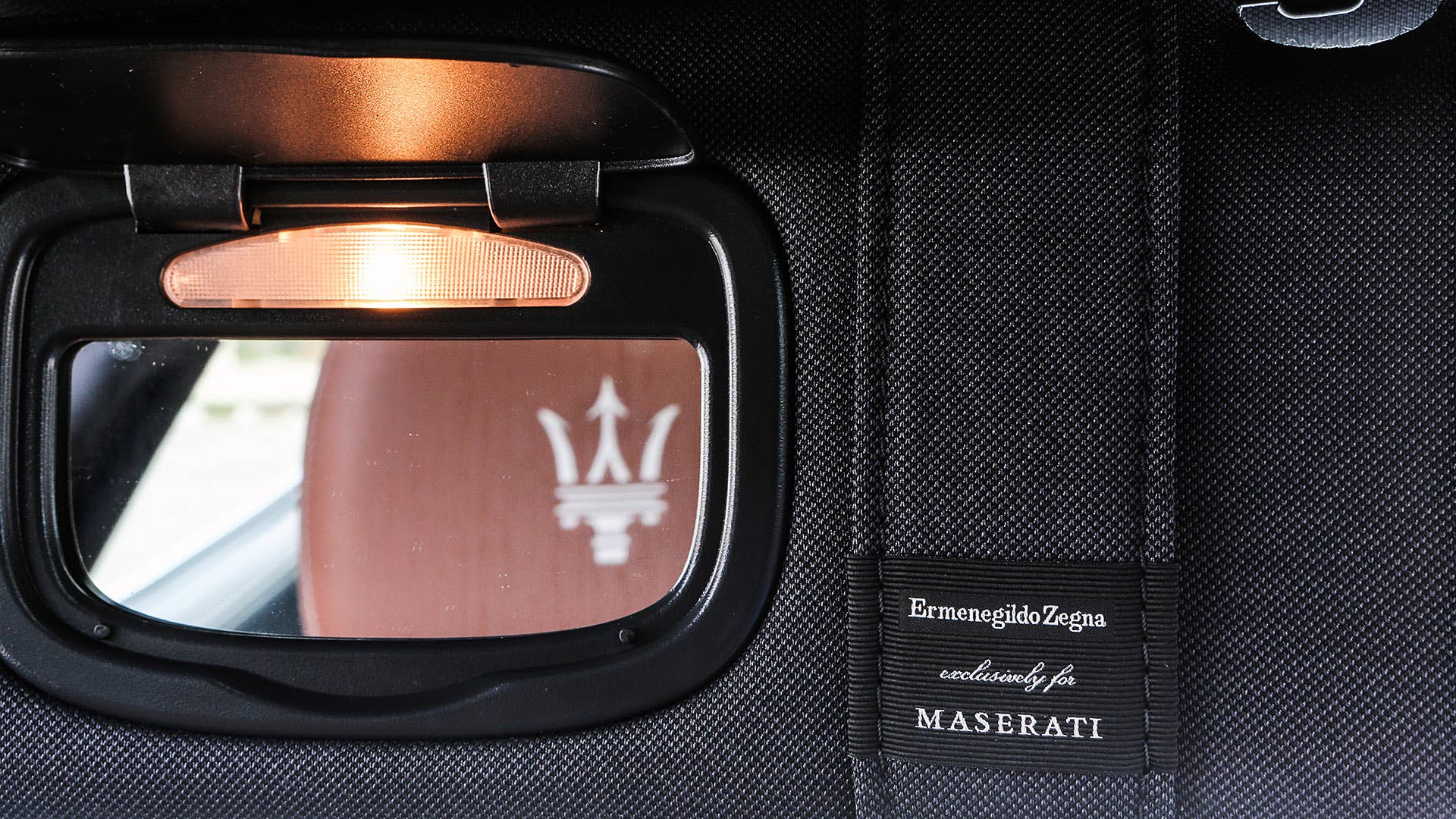 2017 Maserati Quattroporte interior detail