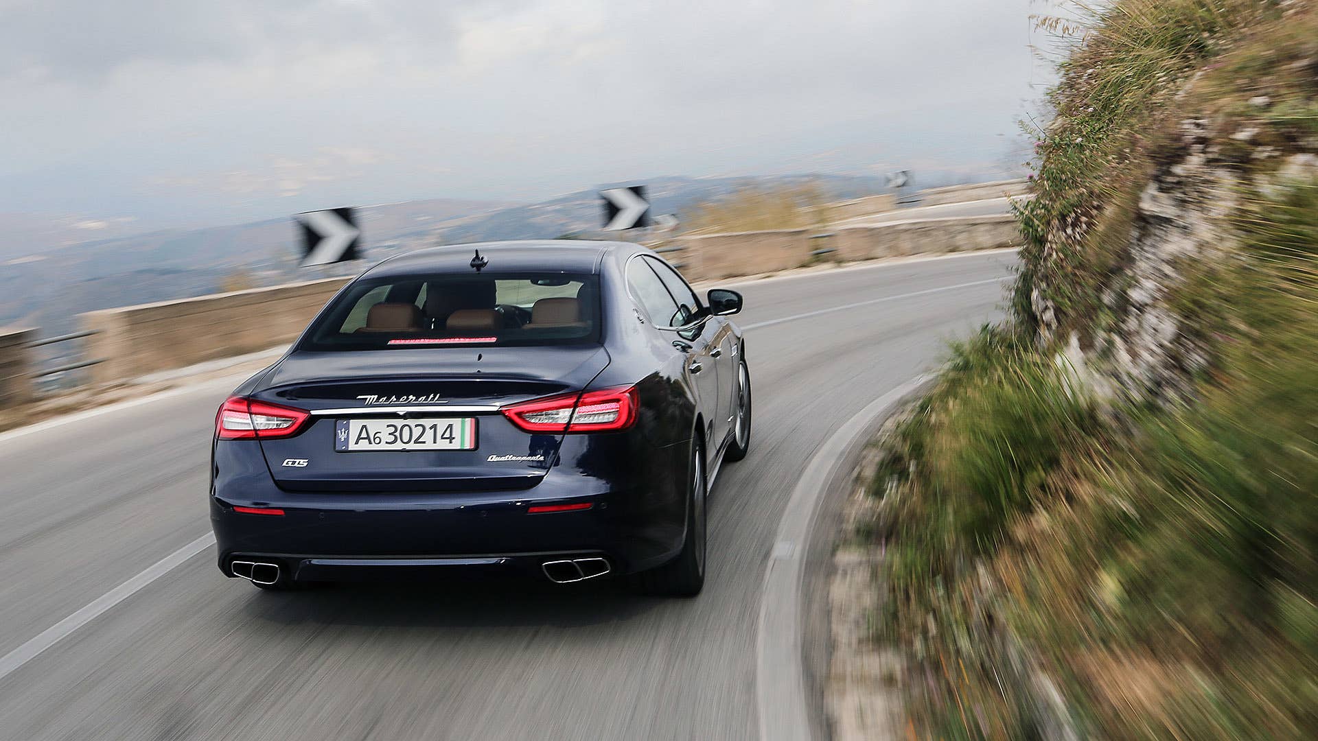 2017 Maserati Quattroporte driving