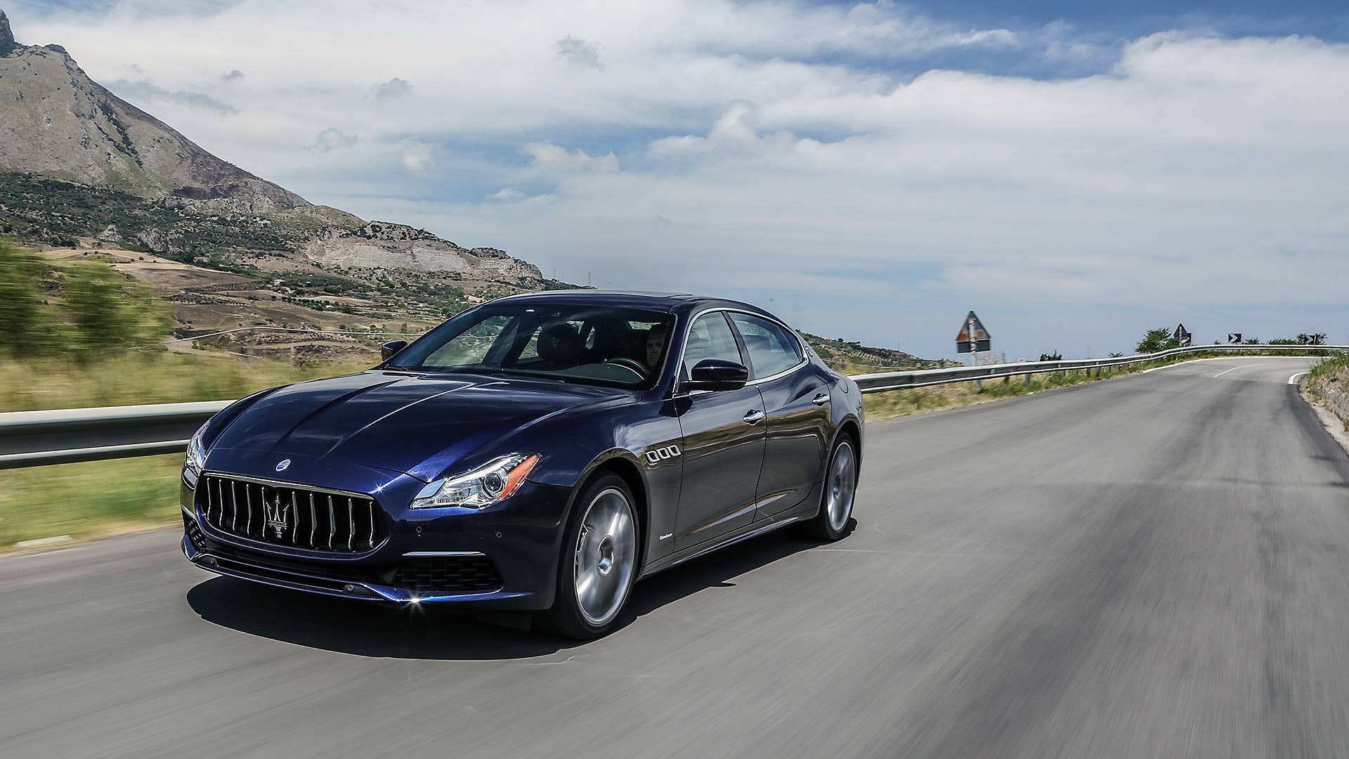 2017 Maserati Quattroporte driving